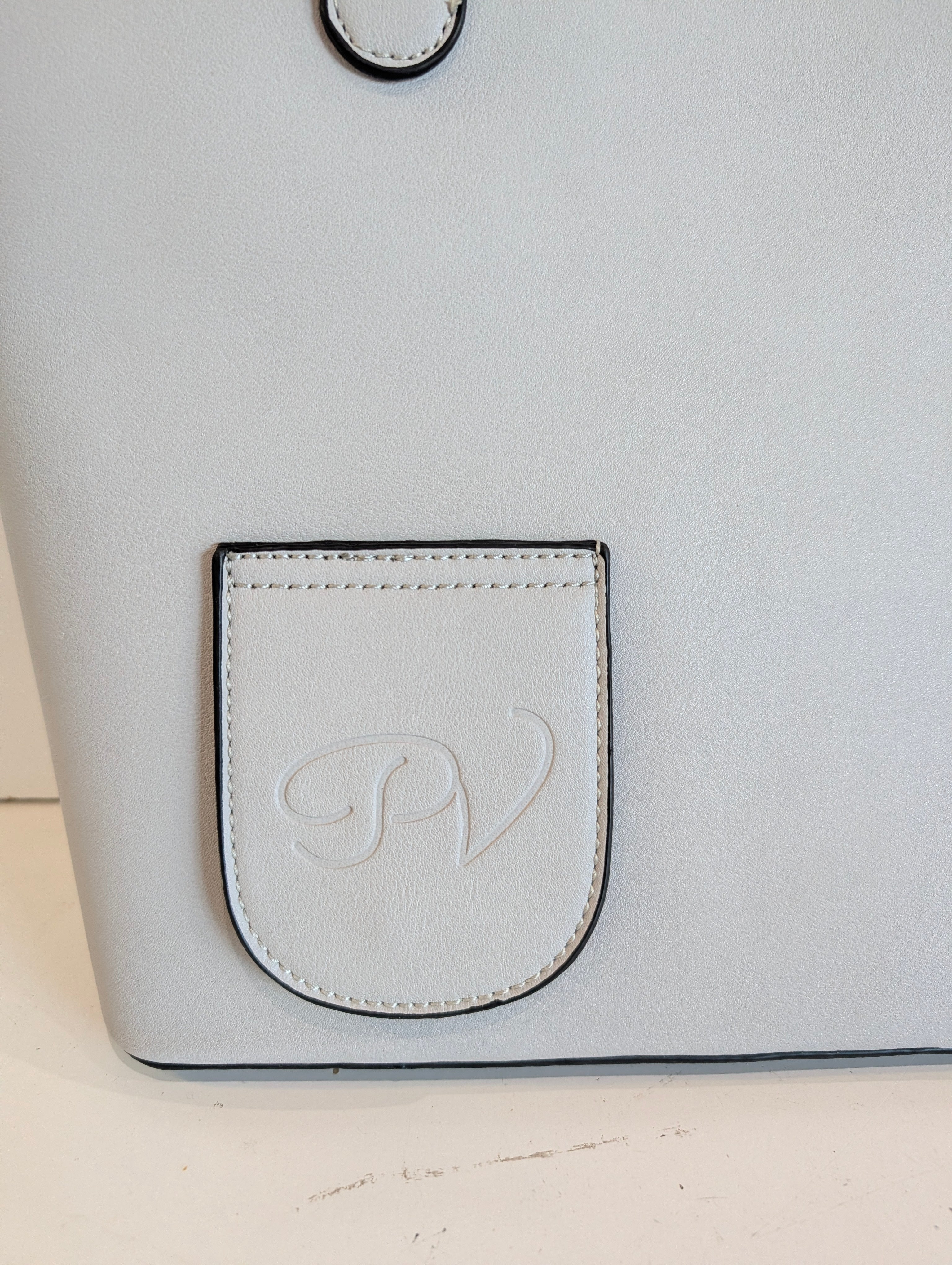 PortoVino Wine Purse Light Gray Insulated Hidden Spout Tote Bag Bella Vita