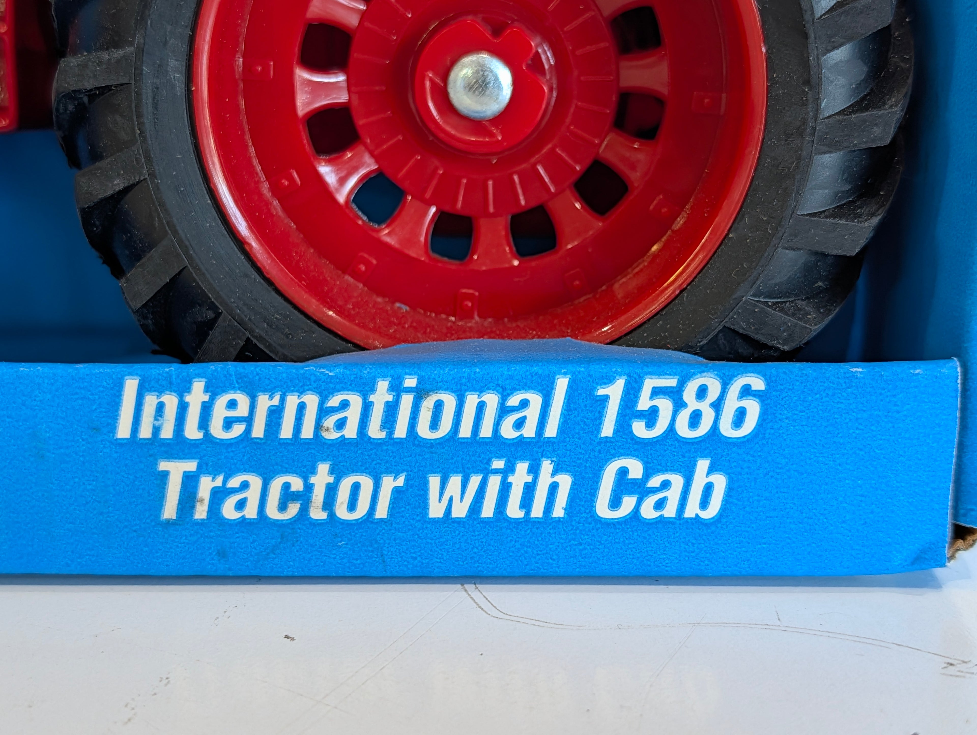 Ertl International 1586 Farm Country Tractor With Cab Toy Diecast Model