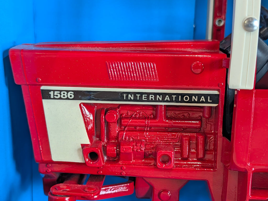 Ertl International 1586 Farm Country Tractor With Cab Toy Diecast Model