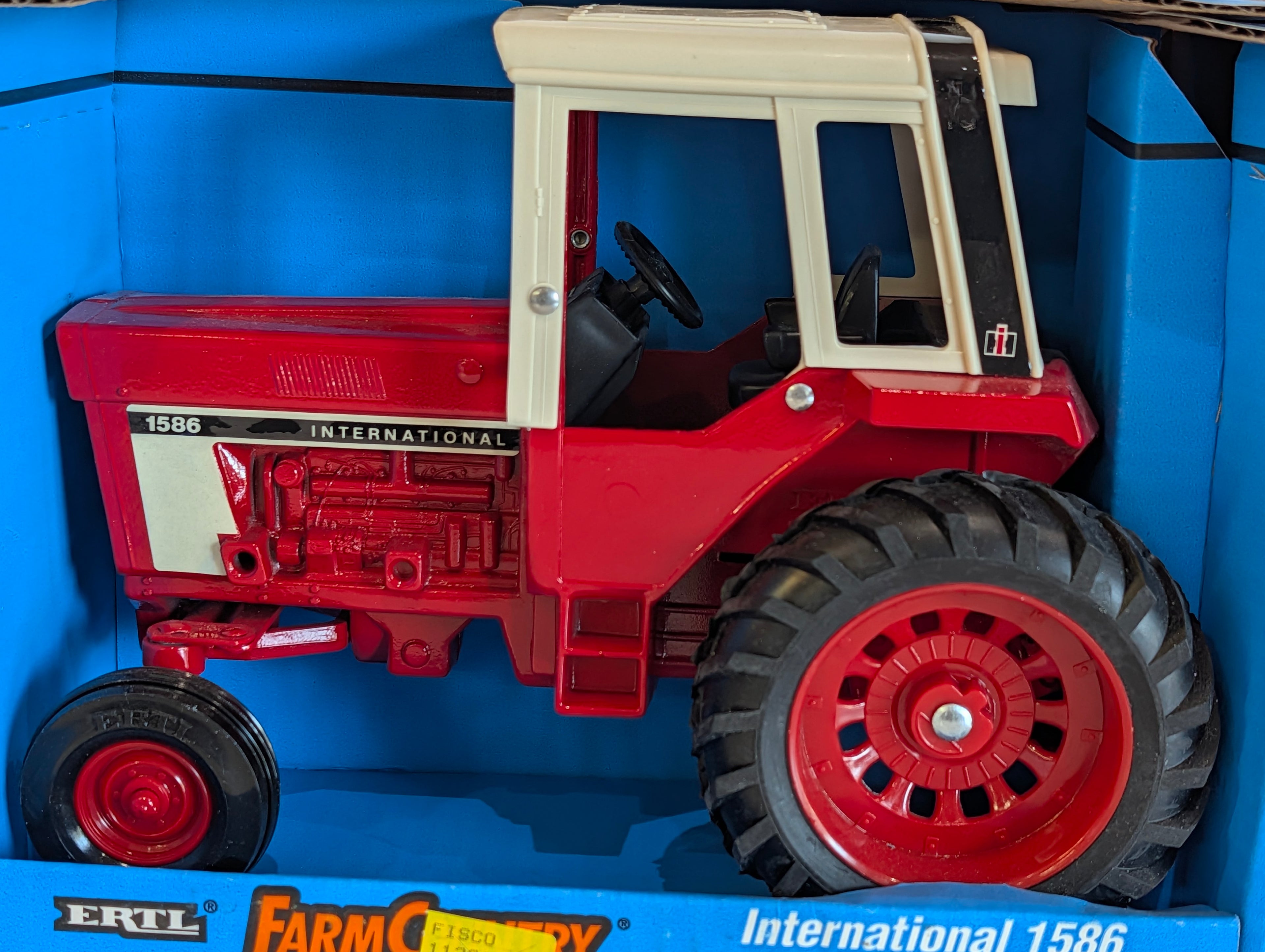 Ertl International 1586 Farm Country Tractor With Cab Toy Diecast Model