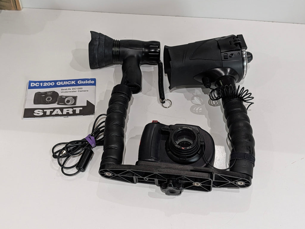 SeaLife DC1200 Underwater Camera Kit W Dual Flash Lights Tray System