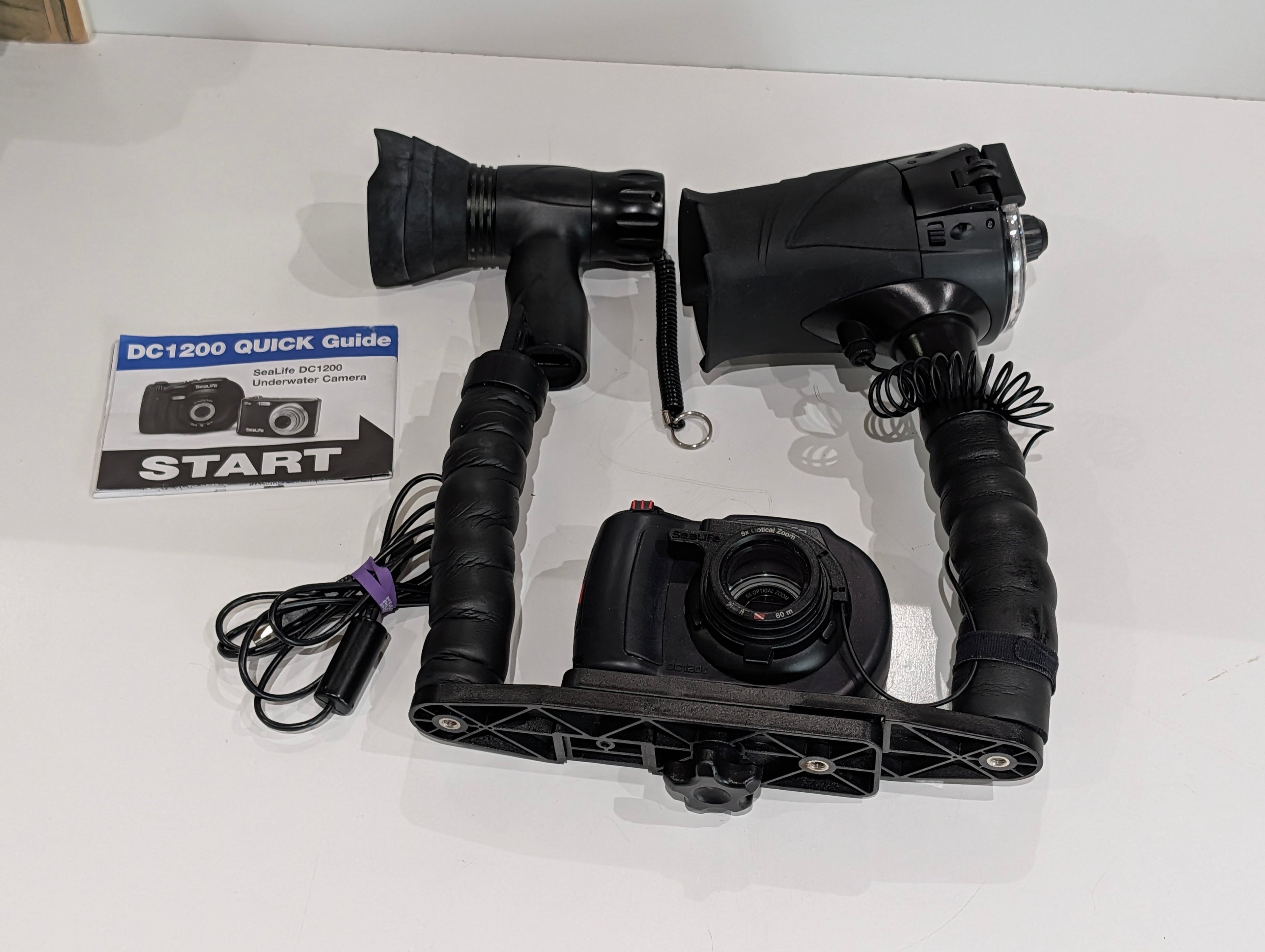 SeaLife DC1200 Underwater Camera Kit W Dual Flash Lights Tray System