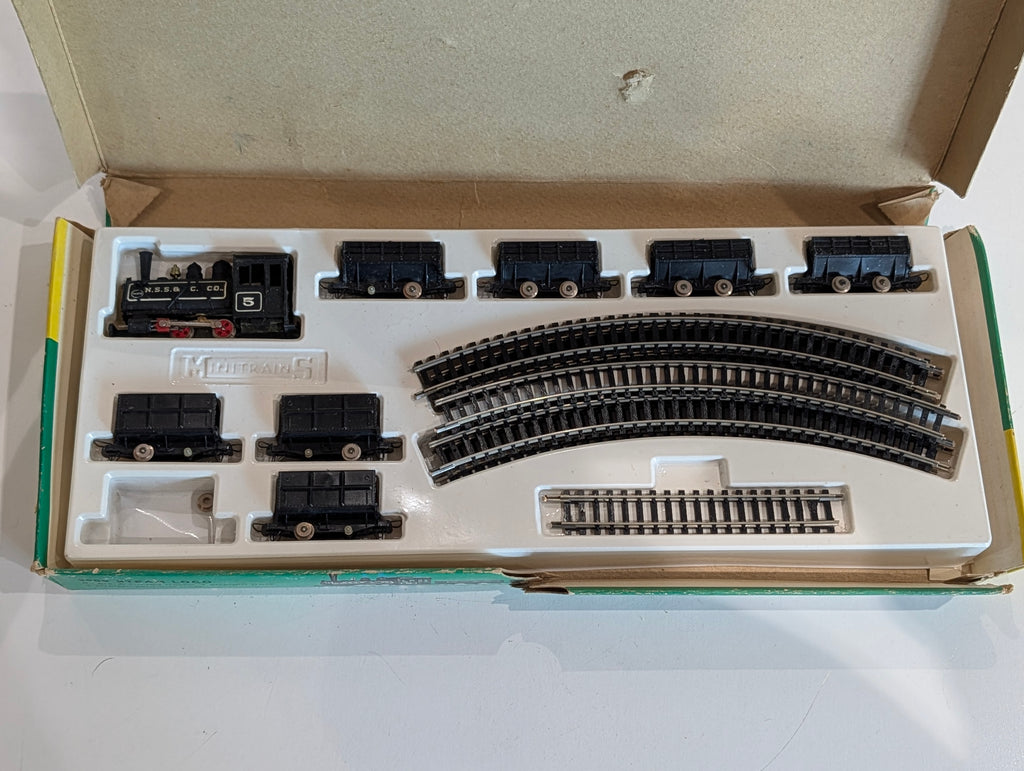 Vintage Roco Minitrains HO Scale Train Set Locomotive Cars Track In Box