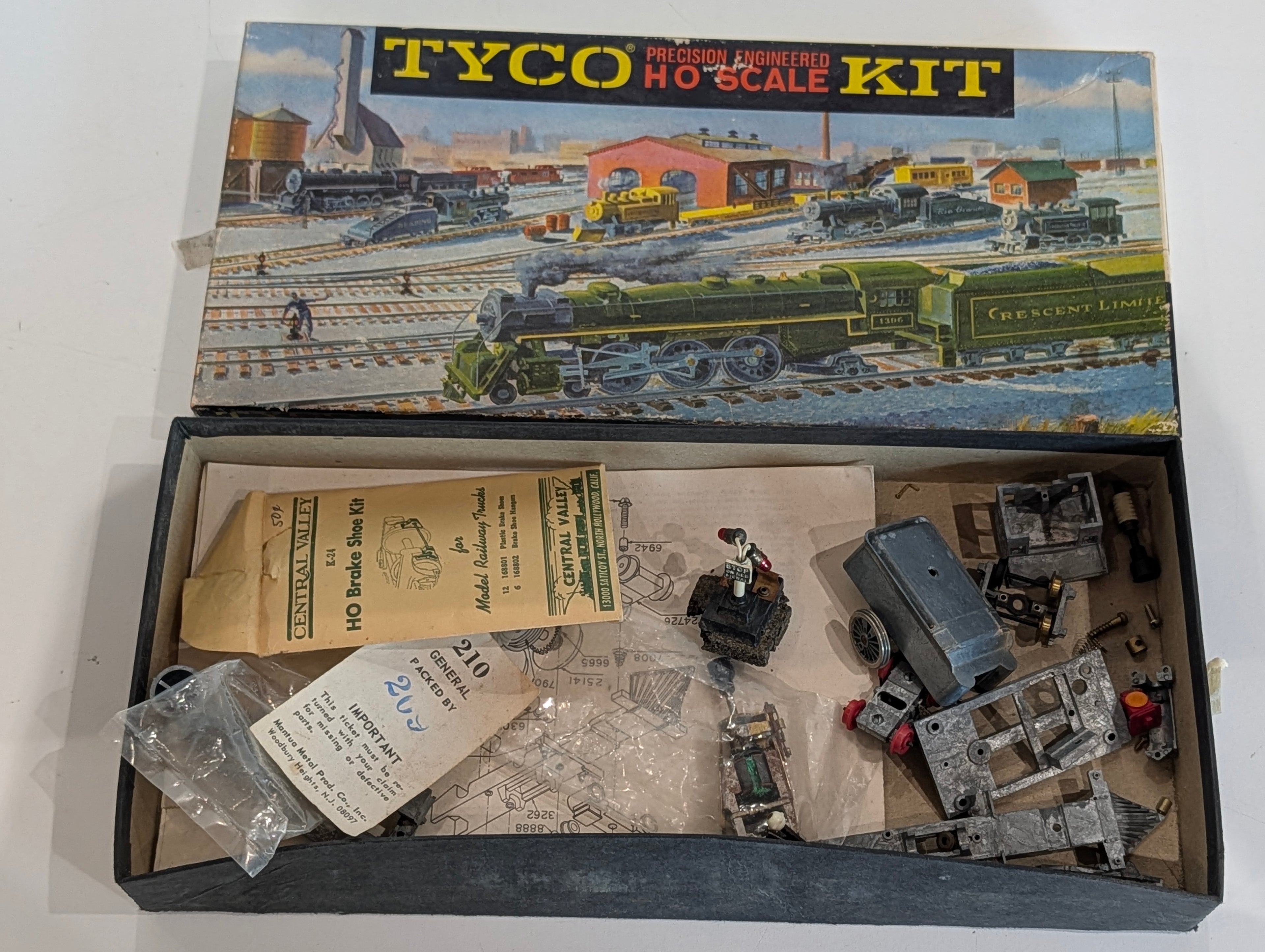 Vintage Roco Minitrains HO Scale Train Set Locomotive Cars Track In Box