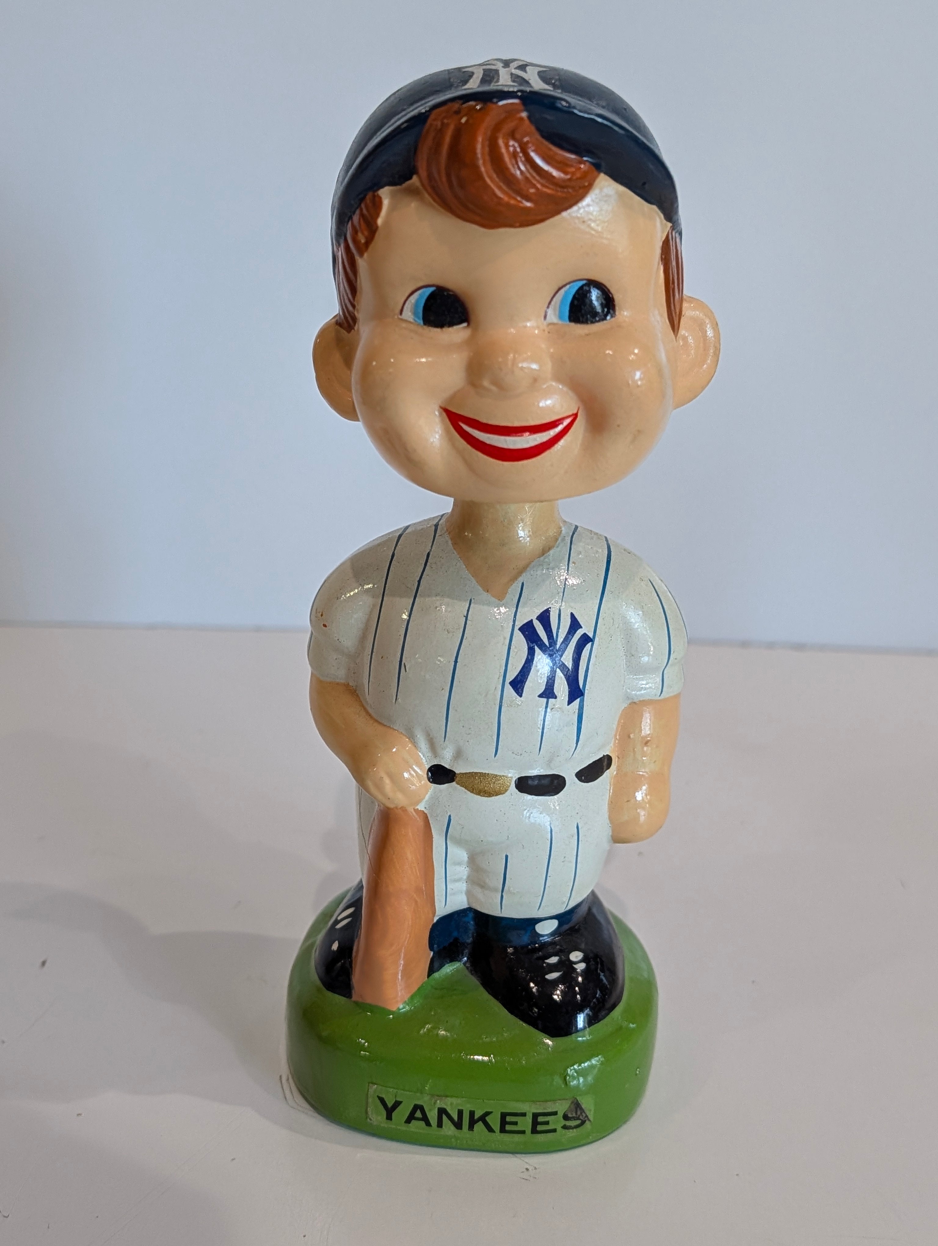 Vintage 1988 New York Yankees Player Bobblehead 8 Inch MLB Collectible