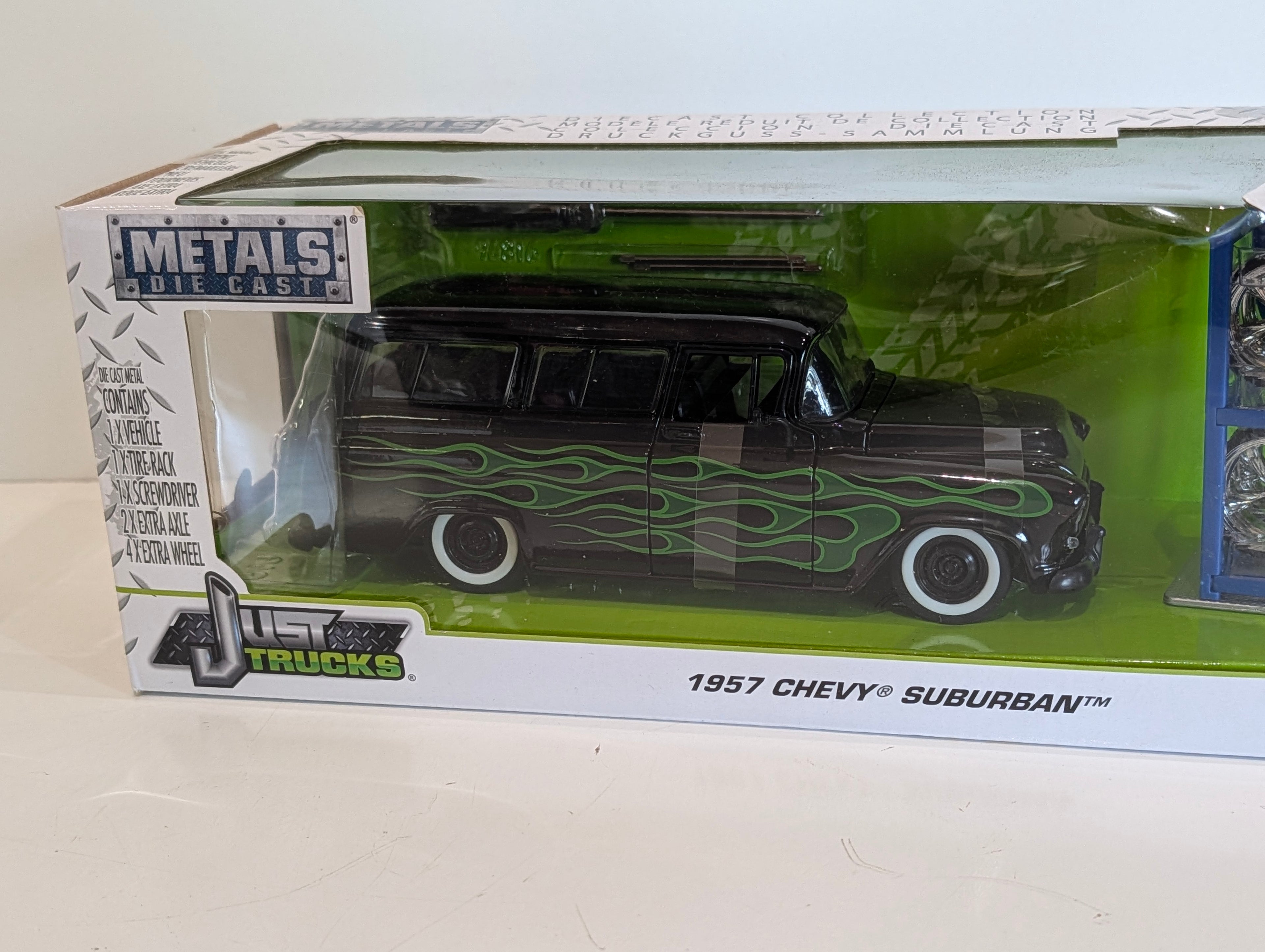 Vintage Jada Metals Die Cast 1957 Chevy Suburban Custom Flames 1:24 Model