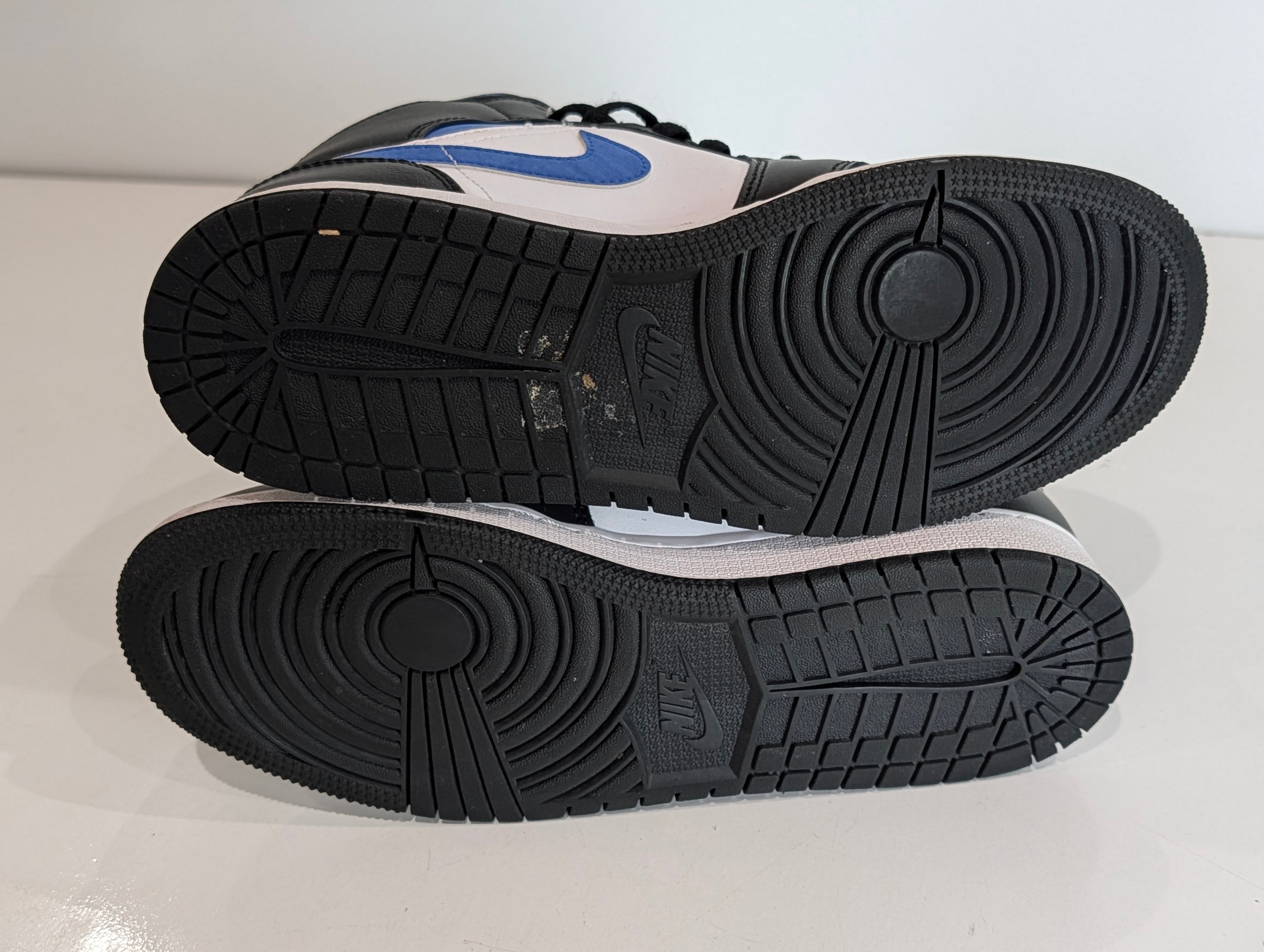 Nike Air Jordan 1 Mid Royal Blue Black White 554725-140 Youth Size 7Y Shoes