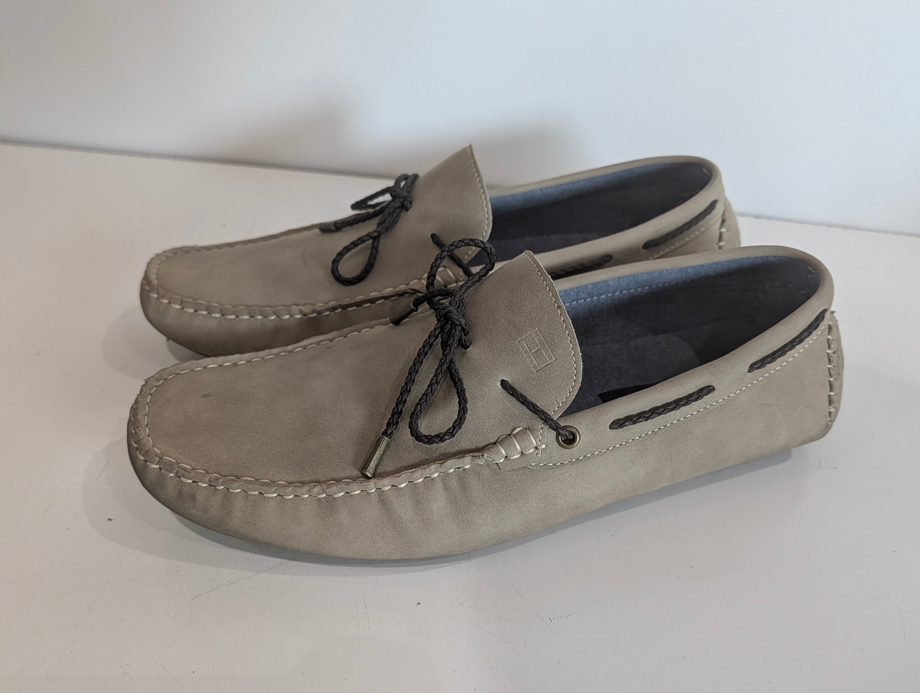 Tommy Hilfiger Men’s Beige Suede Driving Loafers Moccasin Shoes Casual Slip On