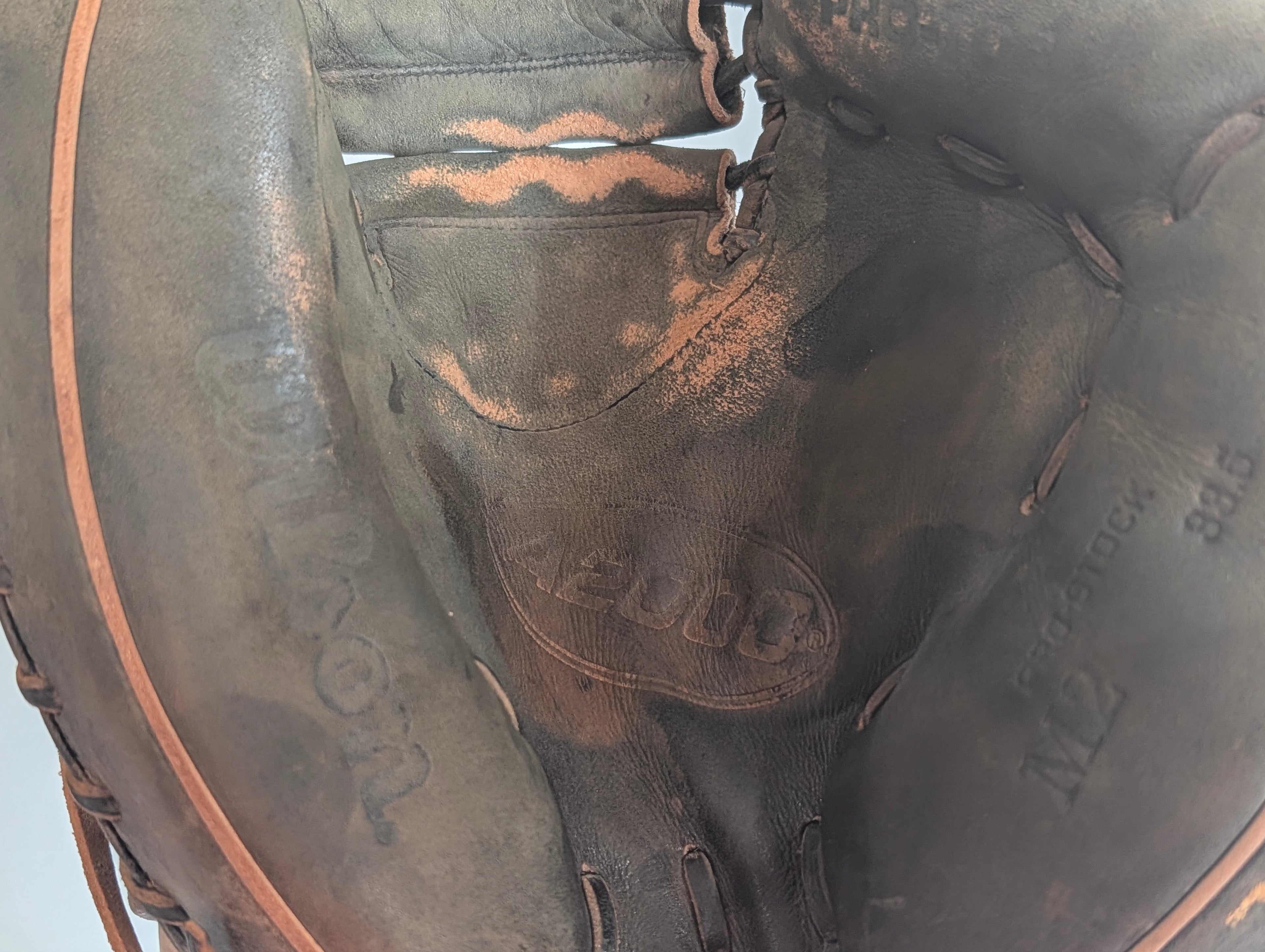 Wilson A2000 M2 Pro Stock 33.5 Catchers Mitt Baseball Glove Leather Black