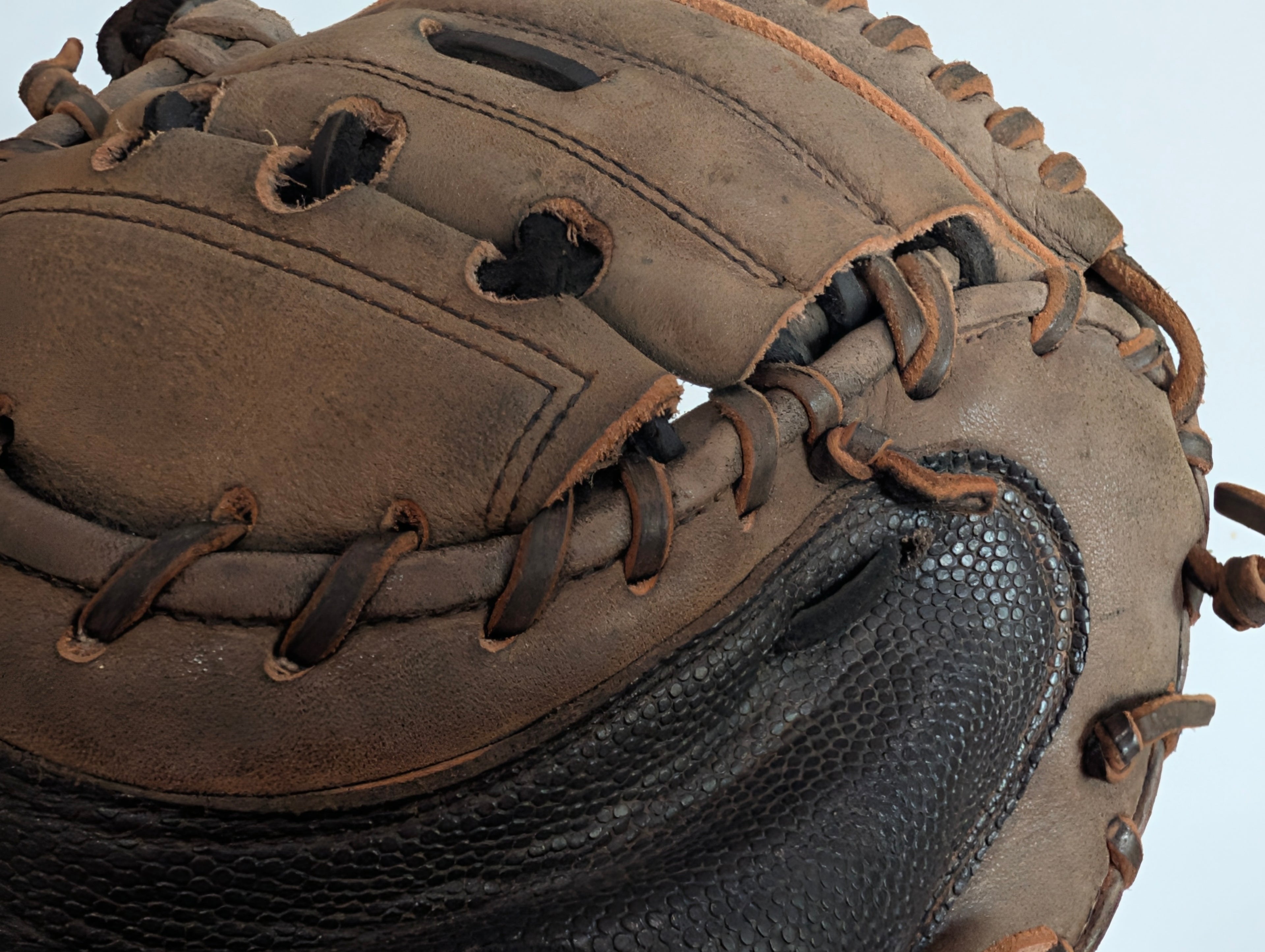 Wilson A2000 M2 Pro Stock 33.5 Catchers Mitt Baseball Glove Leather Black