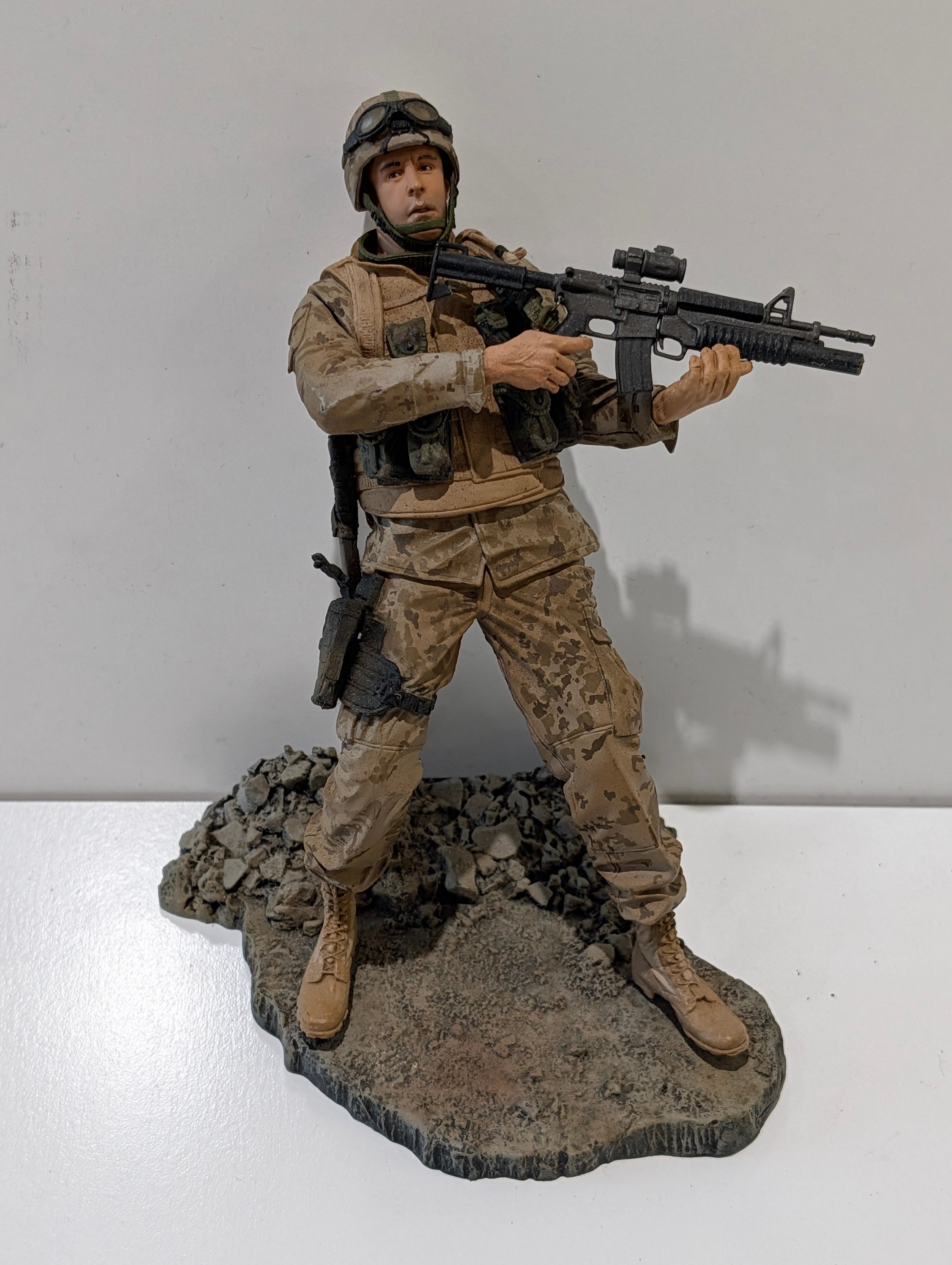 McFarlane Toys 2003 Military Soldier Figure Desert Combat Statue Display Piece