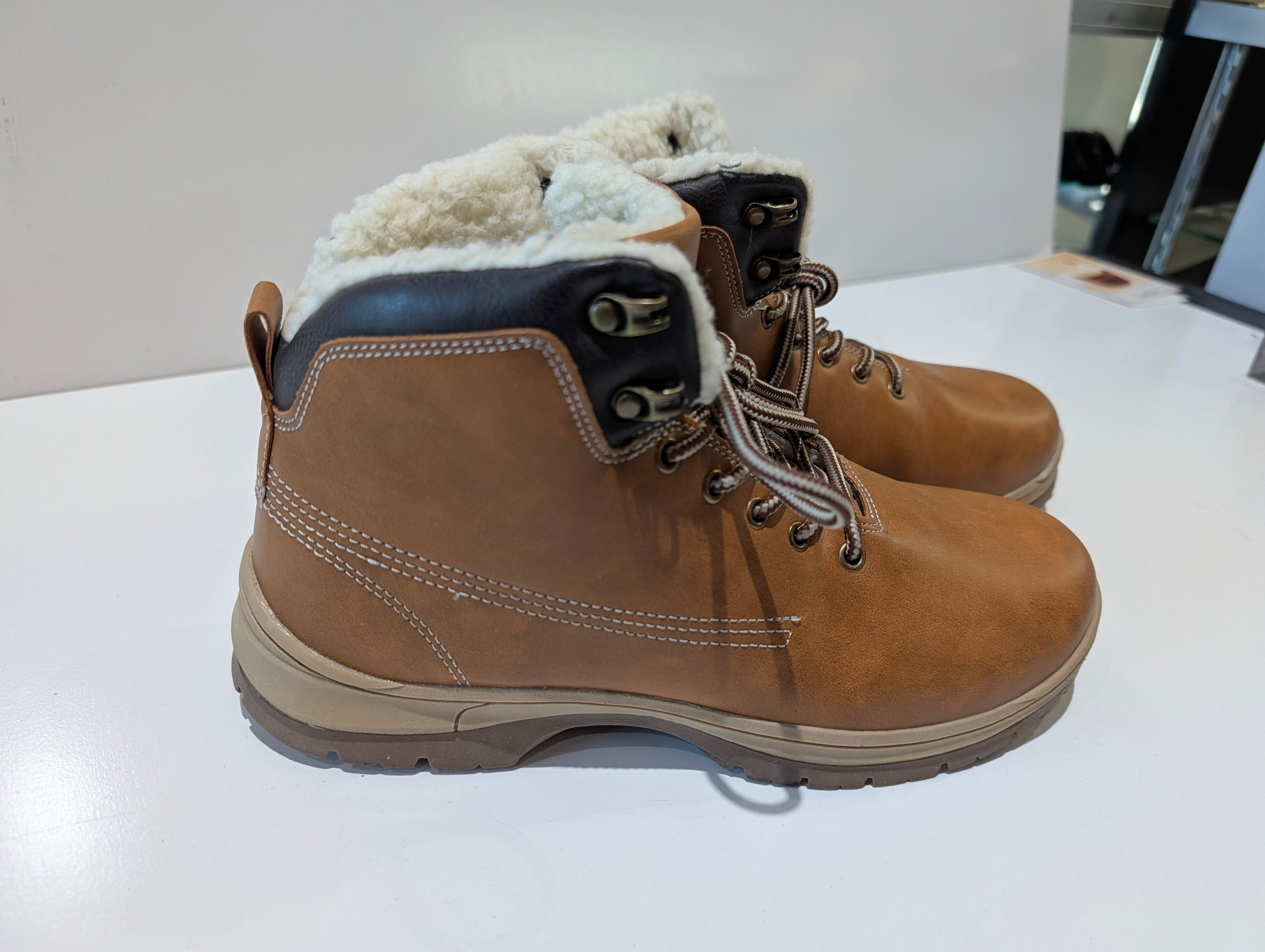 Brown Leather Sherpa Lined Work Boots Size 41 Lace Up Hiking Winter Ankle Boots