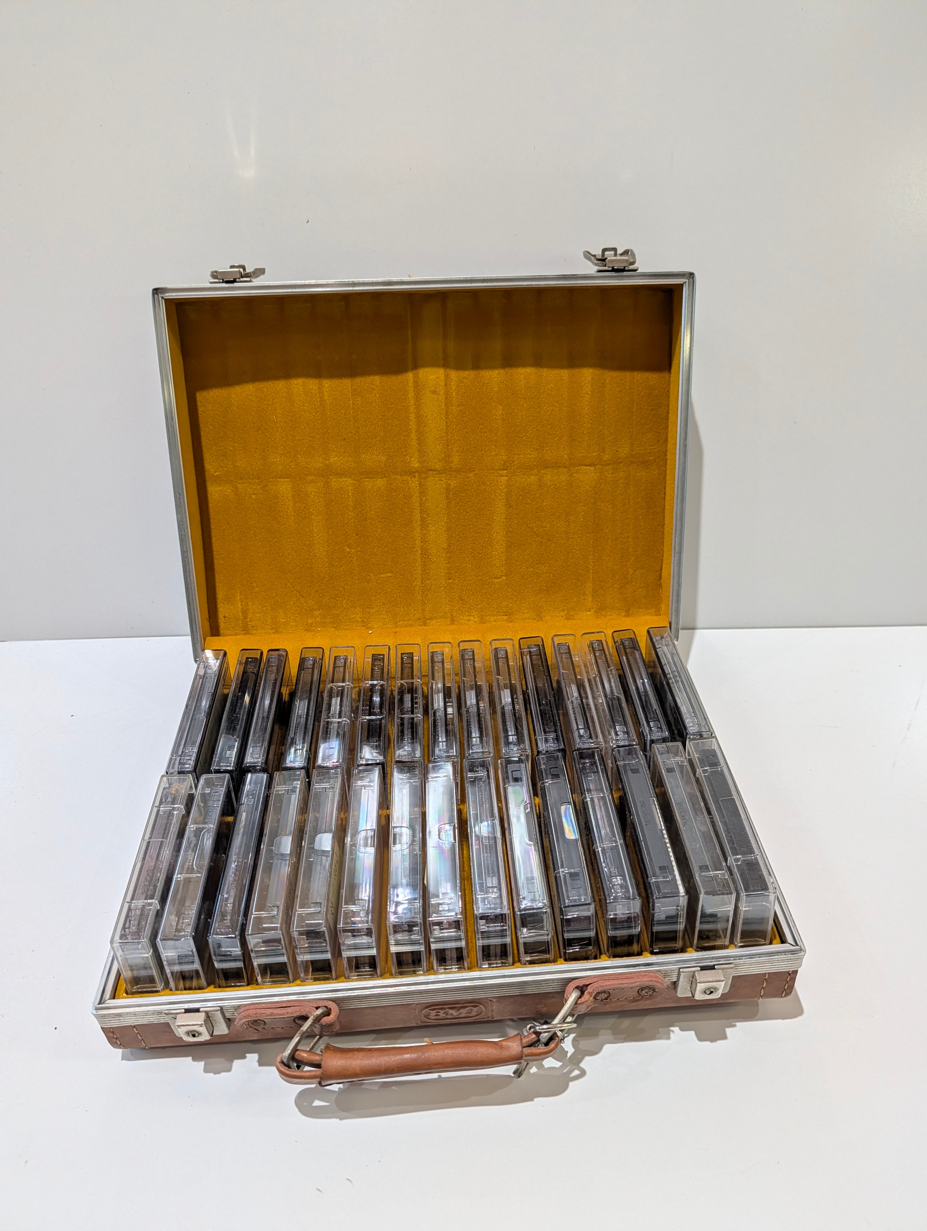 Vintage Sanyo Cassette Tape Storage Carrying Case With 24 Cassette Tapes