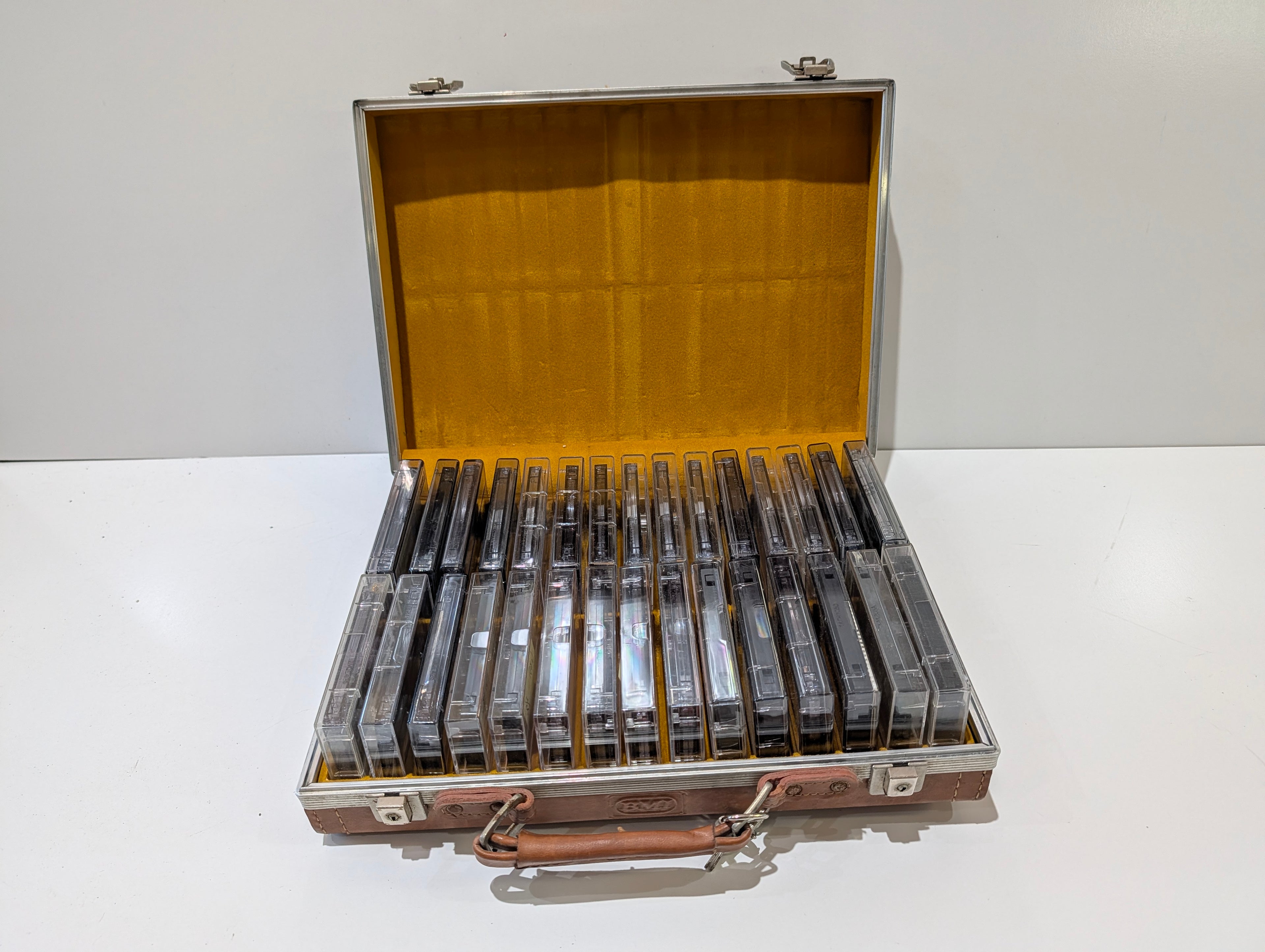 Vintage Sanyo Cassette Tape Storage Carrying Case With 24 Cassette Tapes