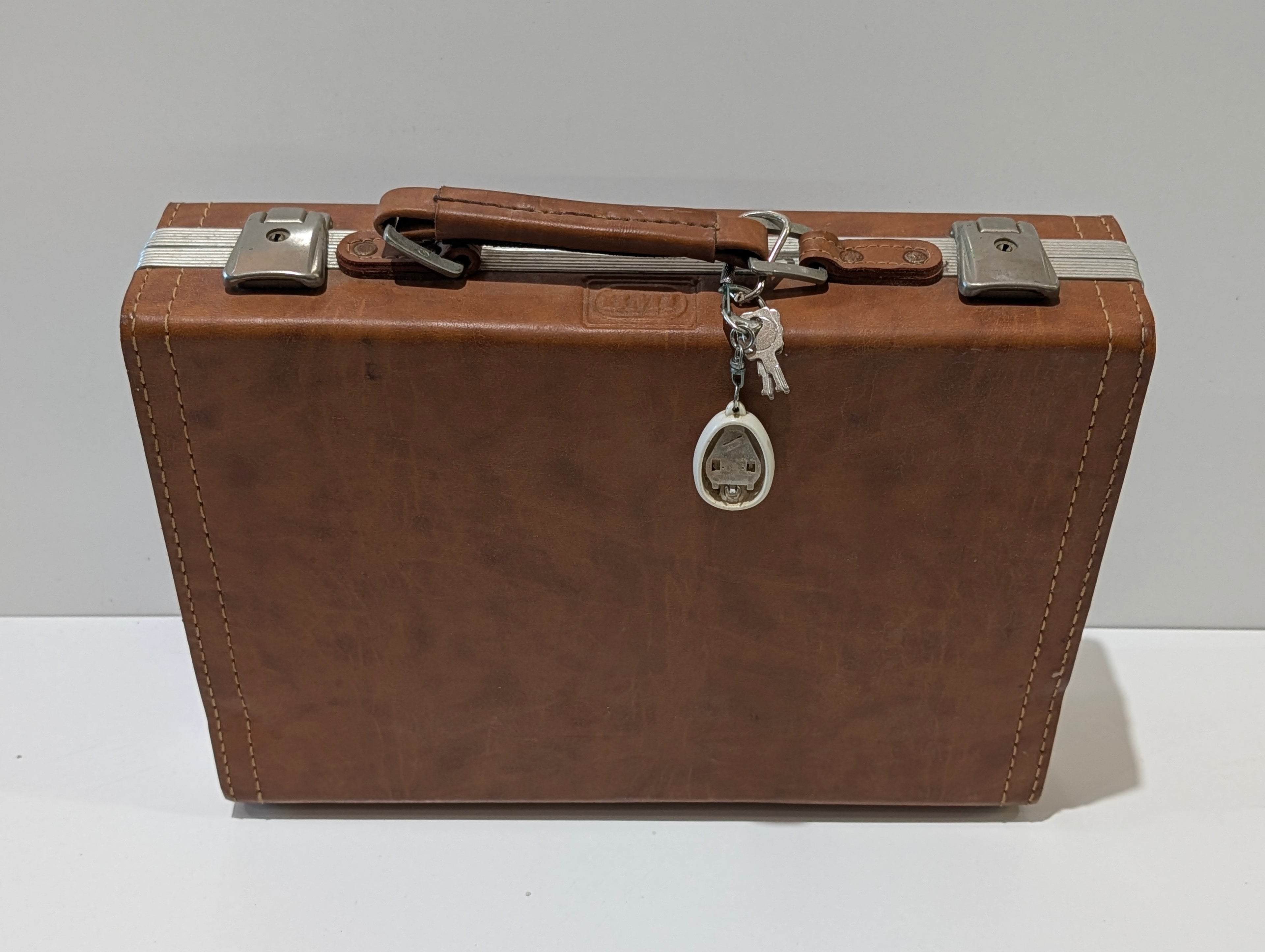 Vintage Sanyo Cassette Tape Storage Carrying Case With 24 Cassette Tapes