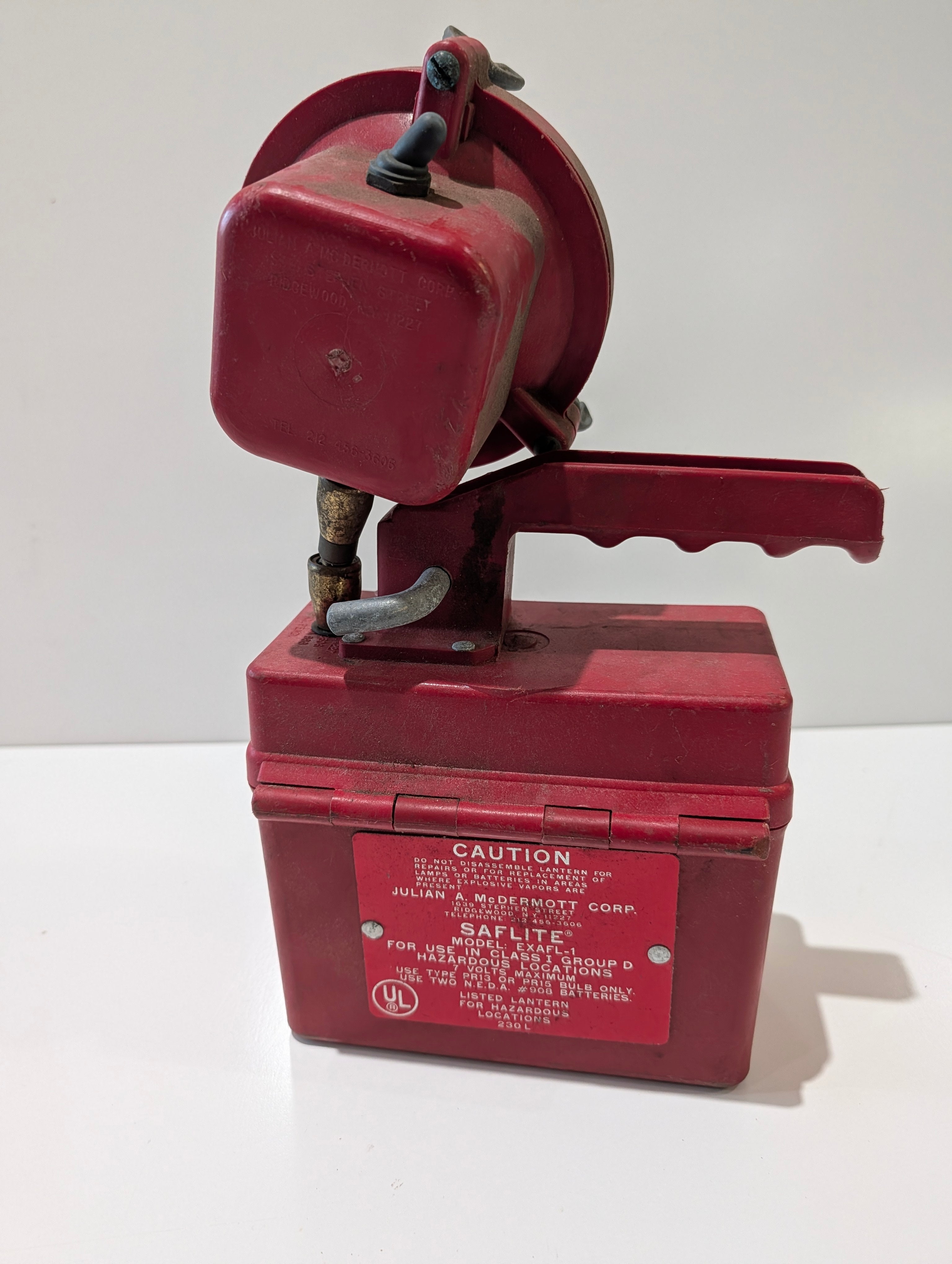 Vintage Saflite EXAFL-1 Hazardous Location Industrial Lantern Work Light Red
