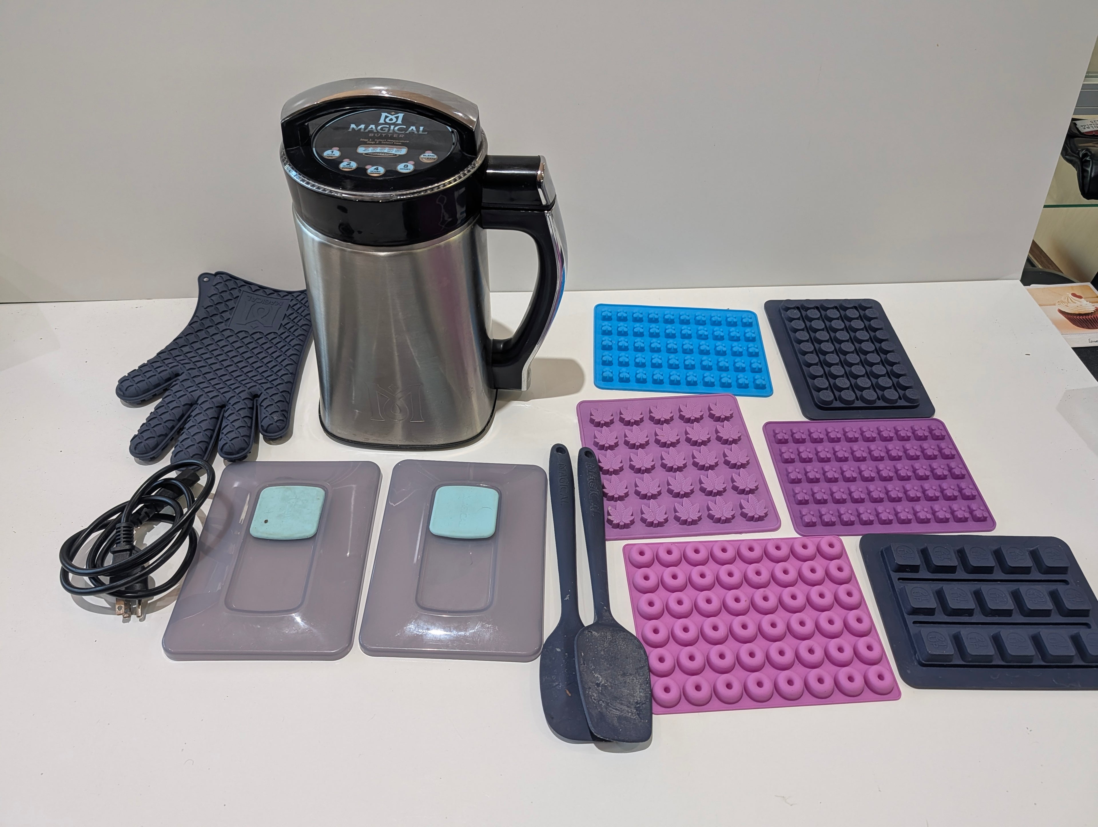 Magical Butter MB2e Herbal Infuser Machine Silicone Mold Accessory Bundle Set