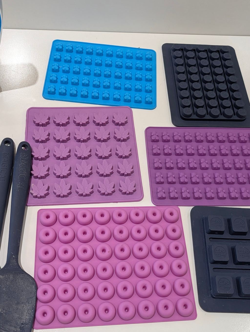 Magical Butter MB2e Herbal Infuser Machine Silicone Mold Accessory Bundle Set