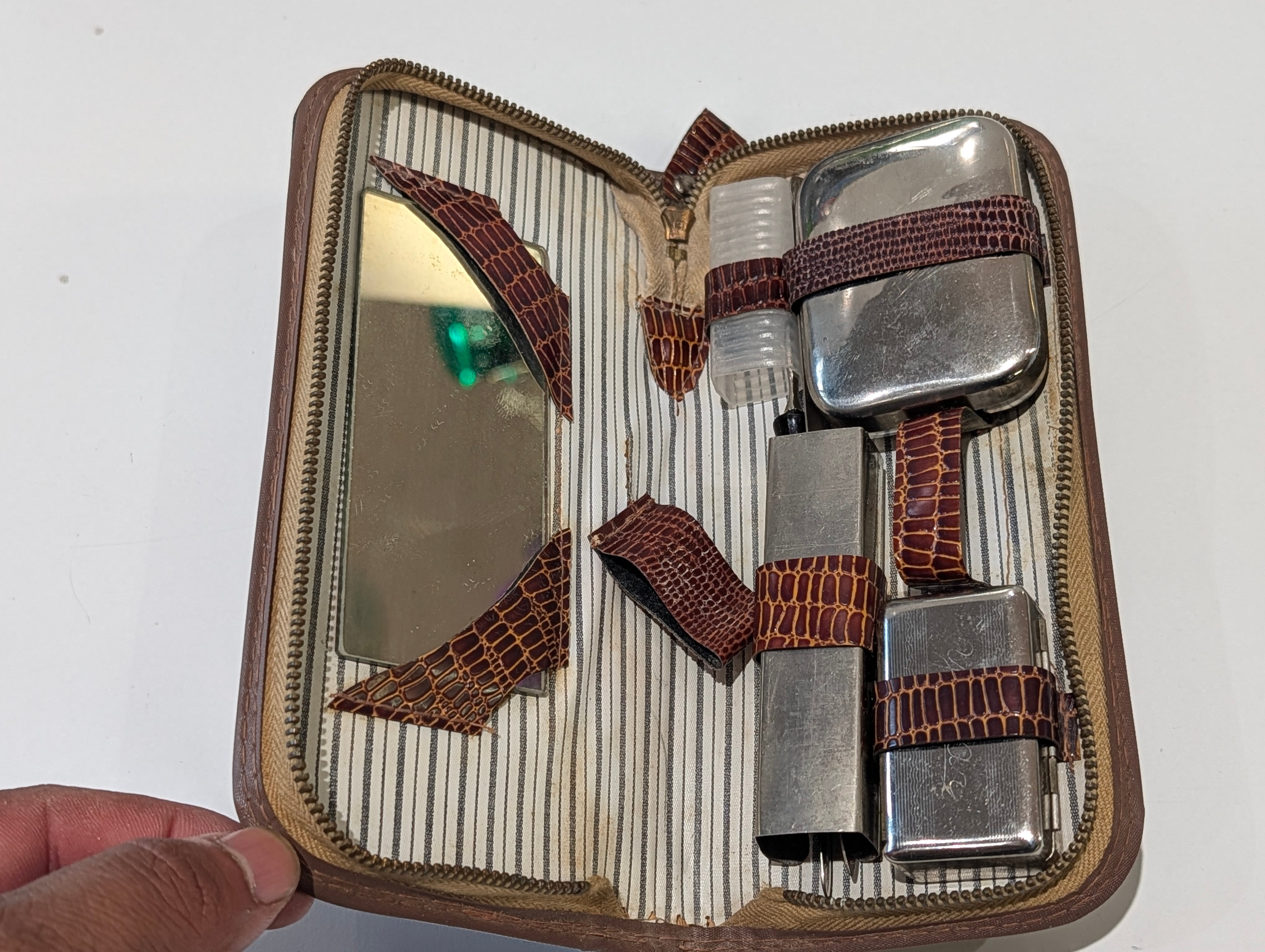 Vintage Faux Alligator Travel Grooming Vanity Kit Mirror Razor Case Set