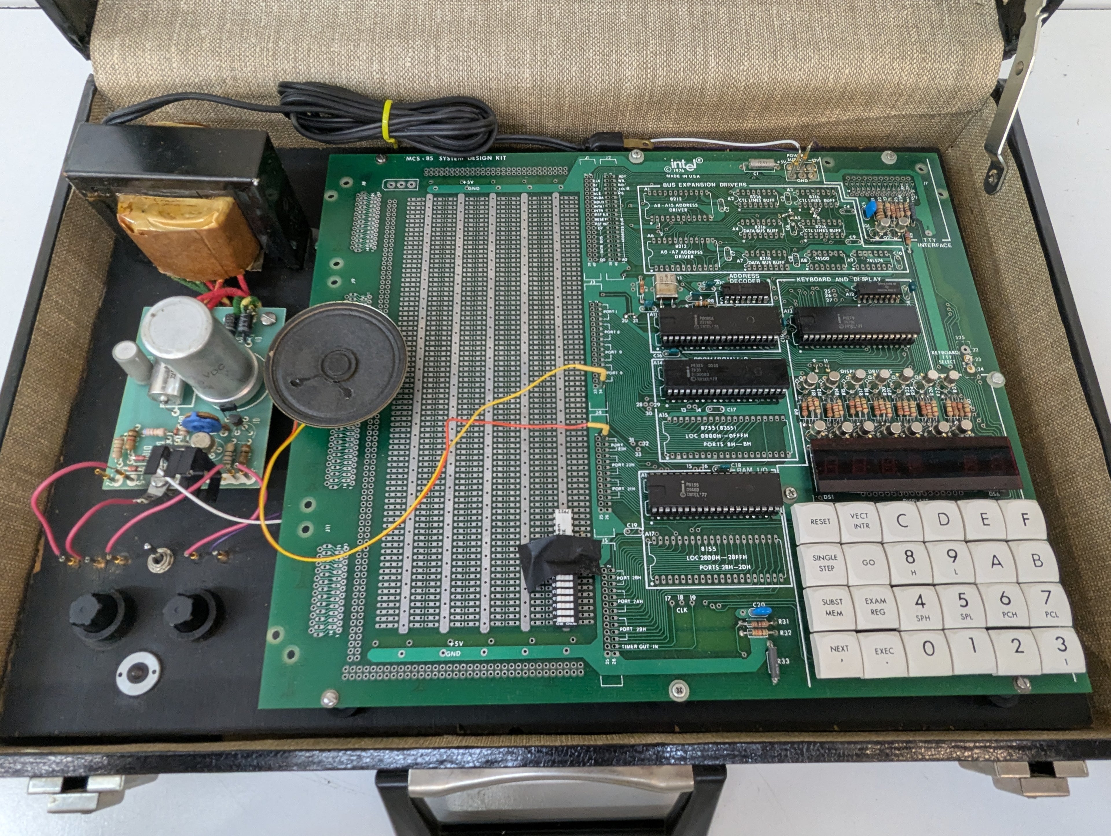 Intel SDK-85 MCS-85 System Design Kit 9800292-01 Vintage 8085 Microprocessor Trainer w/ Case