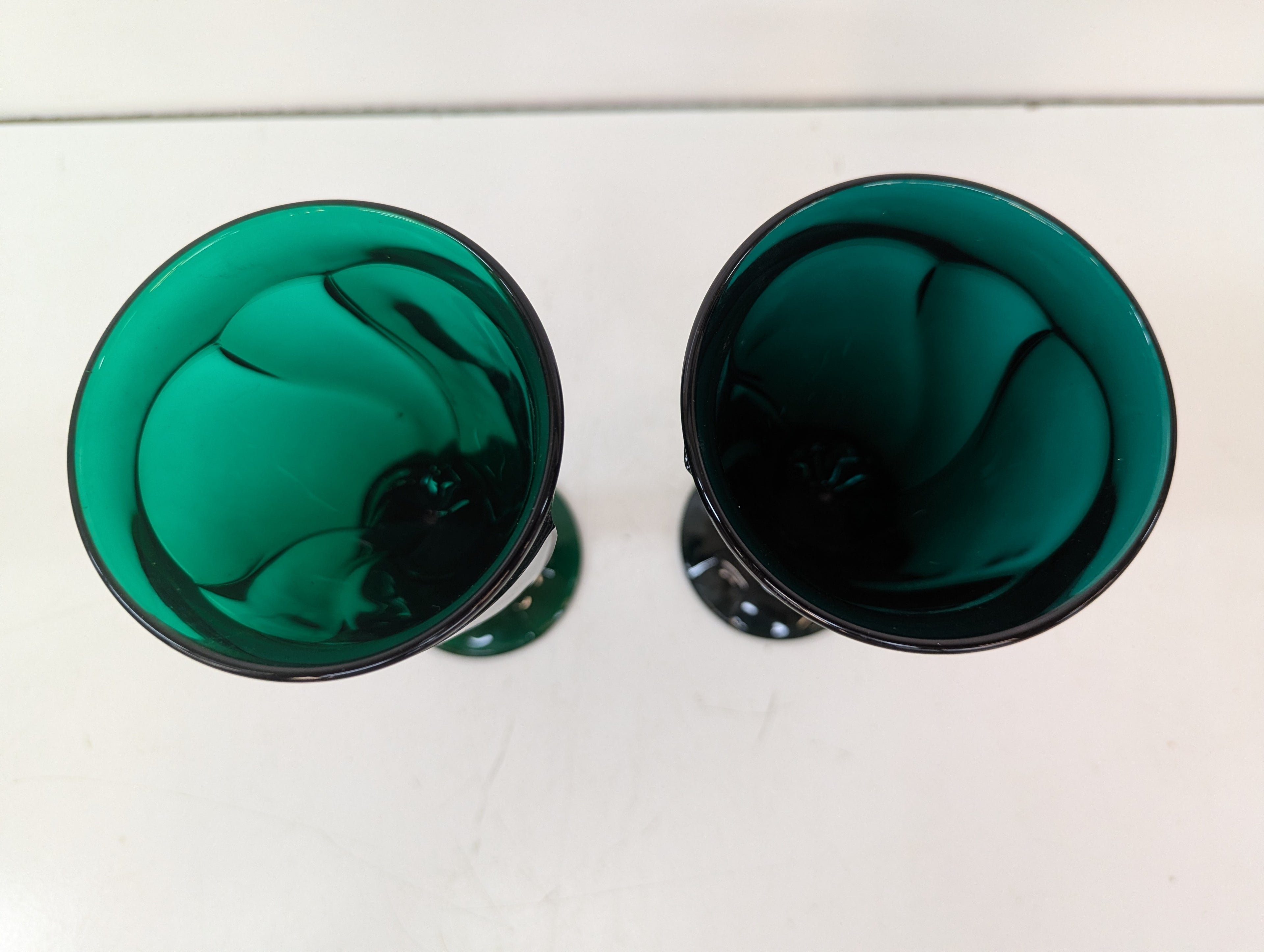 Vintage Set Of 2 Emerald Green Swirl Art Glass Wine Goblets Hand Blown Stemware