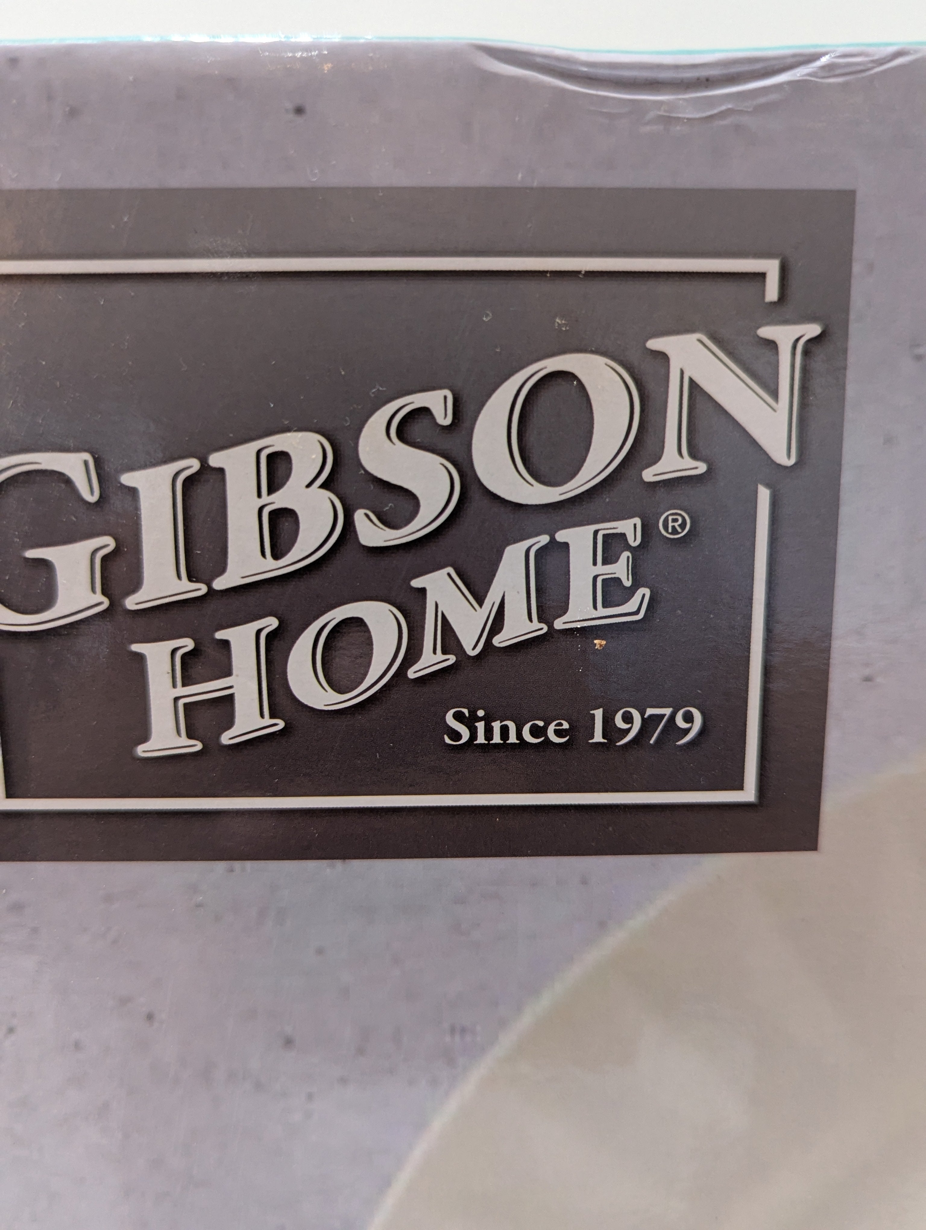 Gibson Home Embossed Sunrise 8 Piece Fine Ceramic Dinnerware Set New Sealed