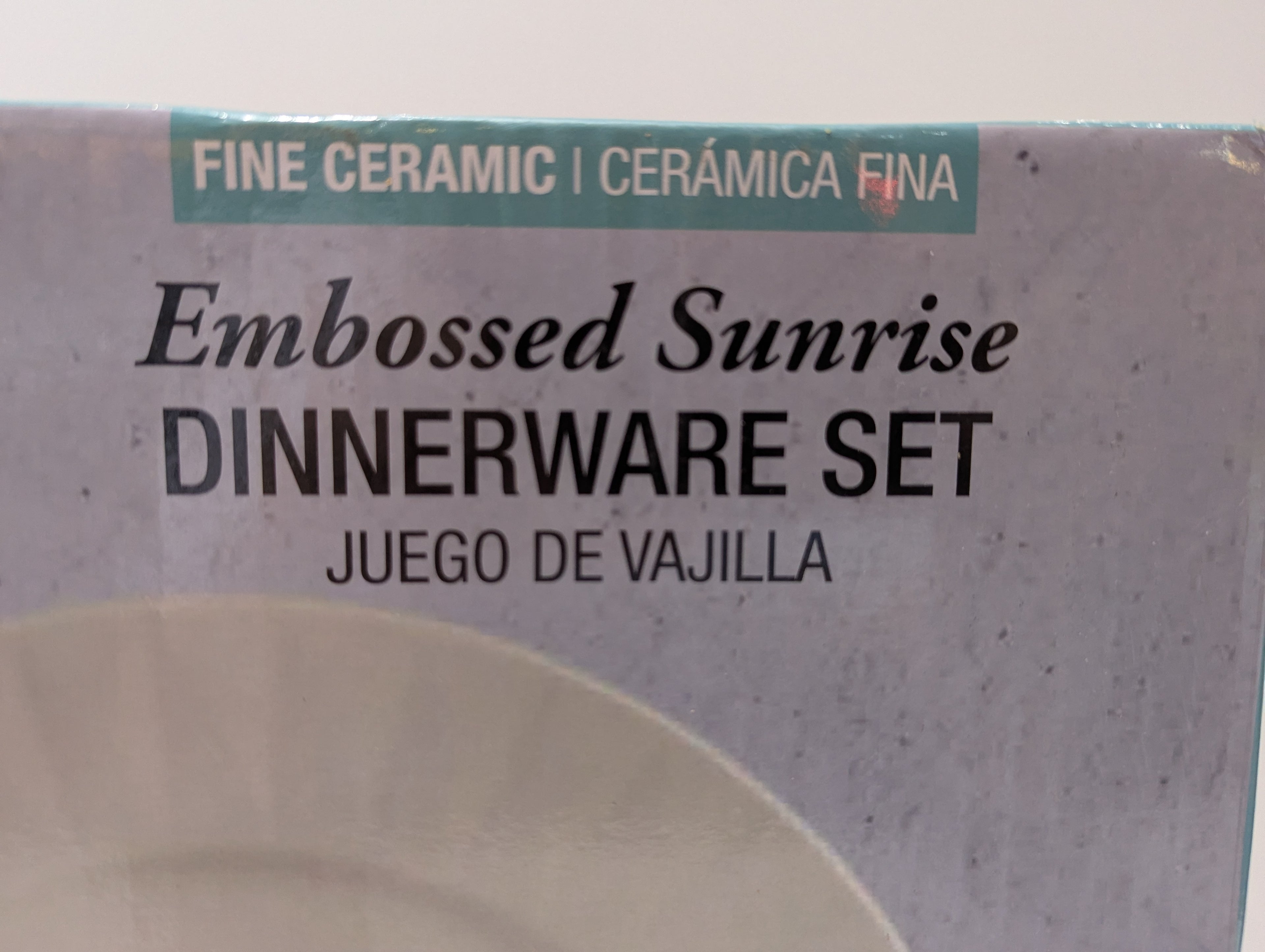 Gibson Home Embossed Sunrise 8 Piece Fine Ceramic Dinnerware Set New Sealed