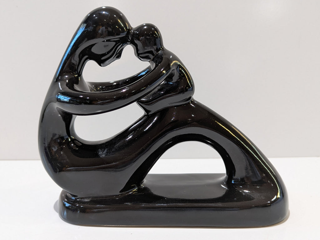 Modern Black Abstract Embracing Couple Sculpture Resin Romantic Love Decor Statue