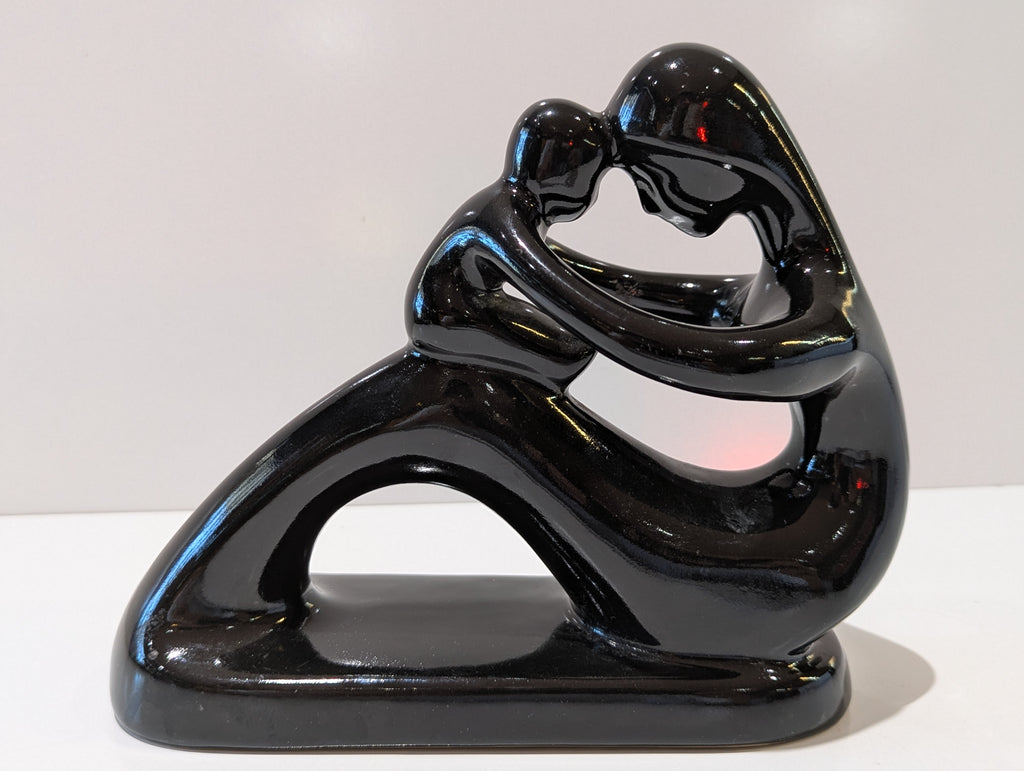 Modern Black Abstract Embracing Couple Sculpture Resin Romantic Love Decor Statue
