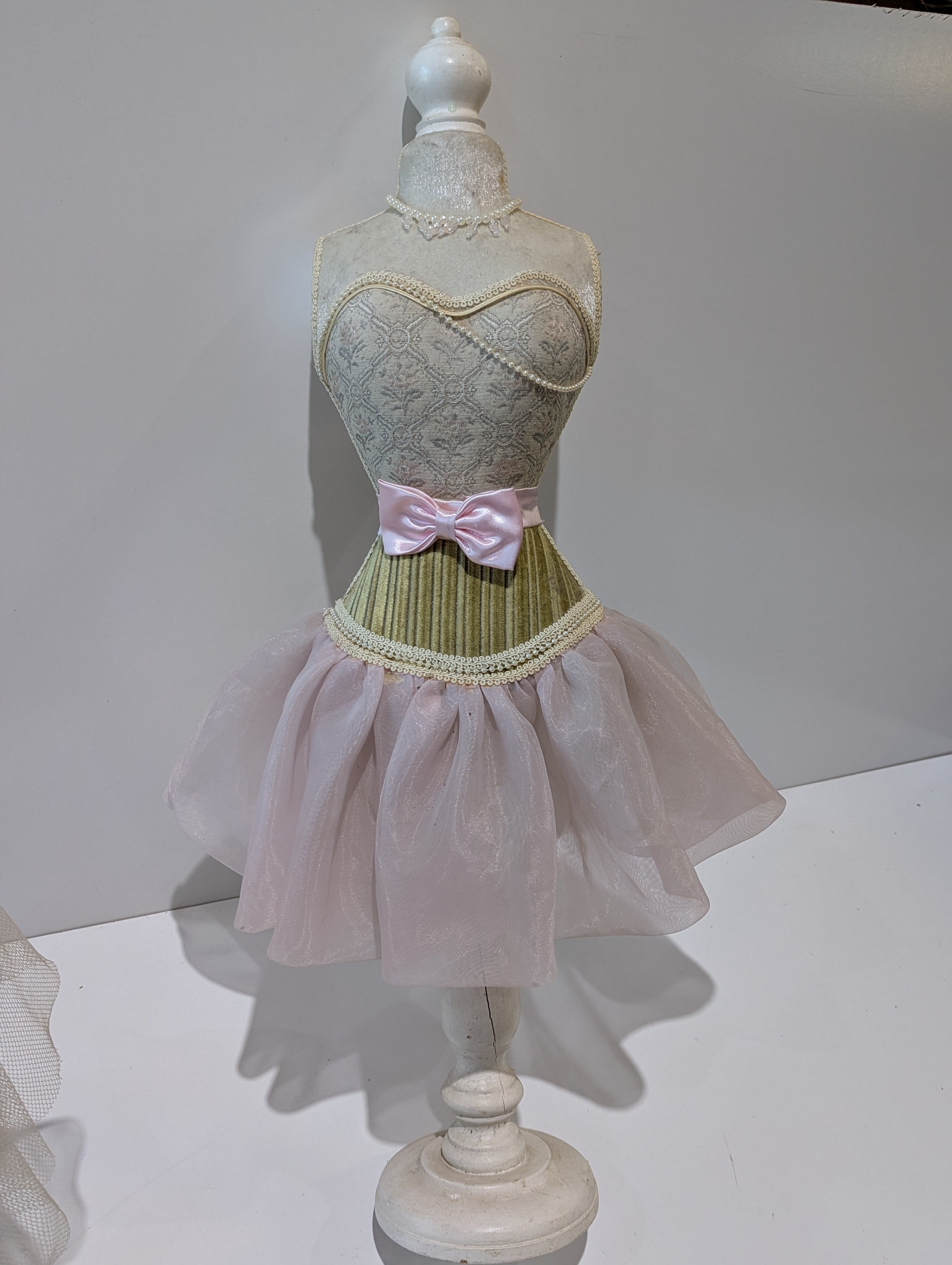 Decorative Dress Form Jewelry Stand Pink Tulle Skirt Necklace Holder Mannequin Bust