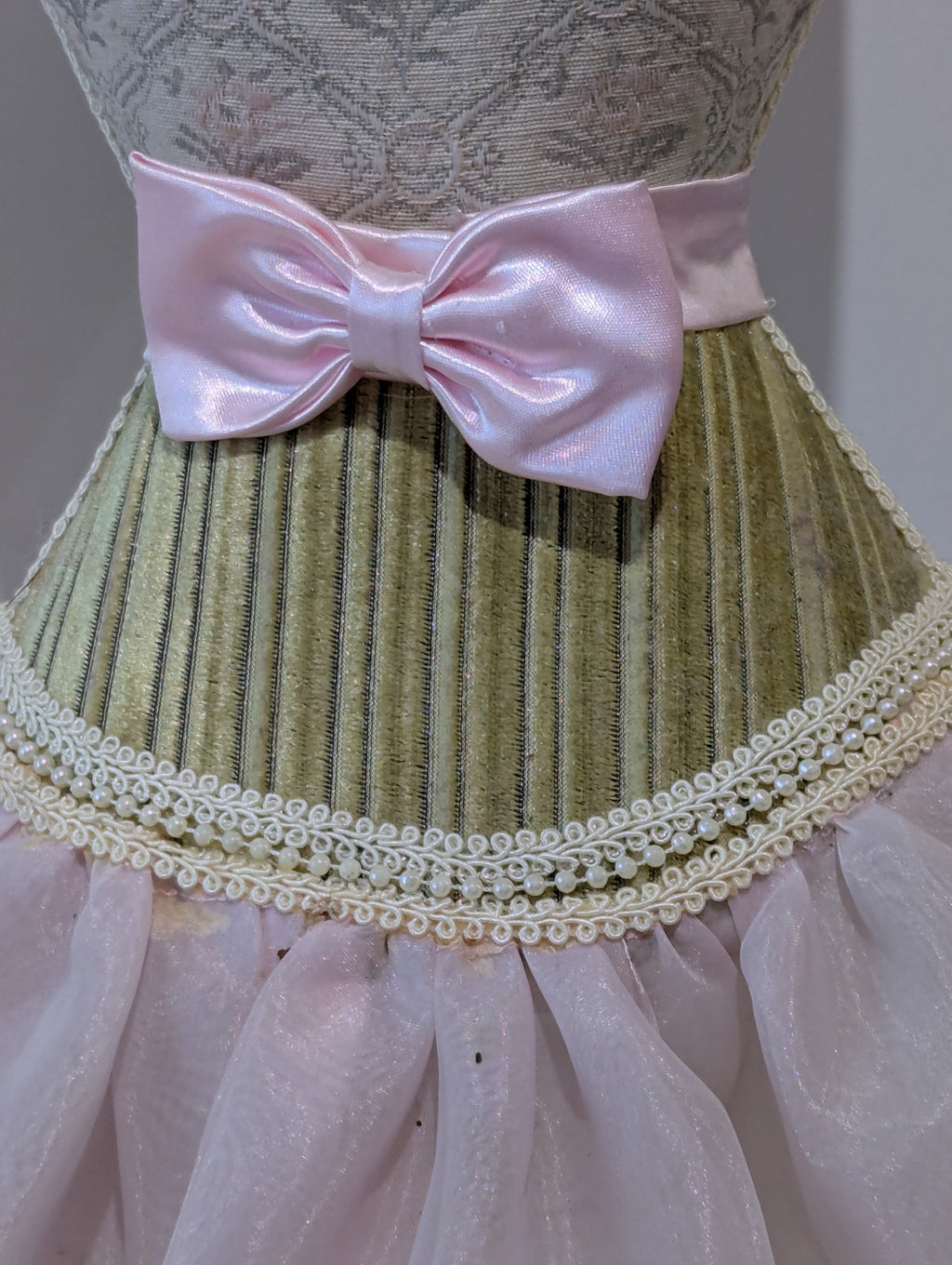 Decorative Dress Form Jewelry Stand Pink Tulle Skirt Necklace Holder Mannequin Bust
