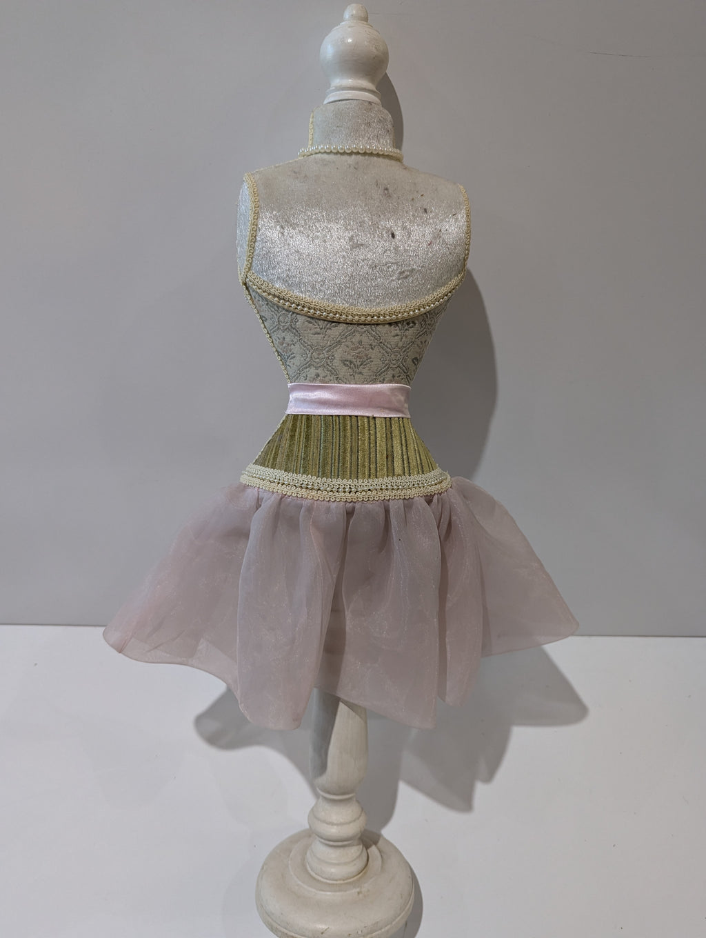 Decorative Dress Form Jewelry Stand Pink Tulle Skirt Necklace Holder Mannequin Bust