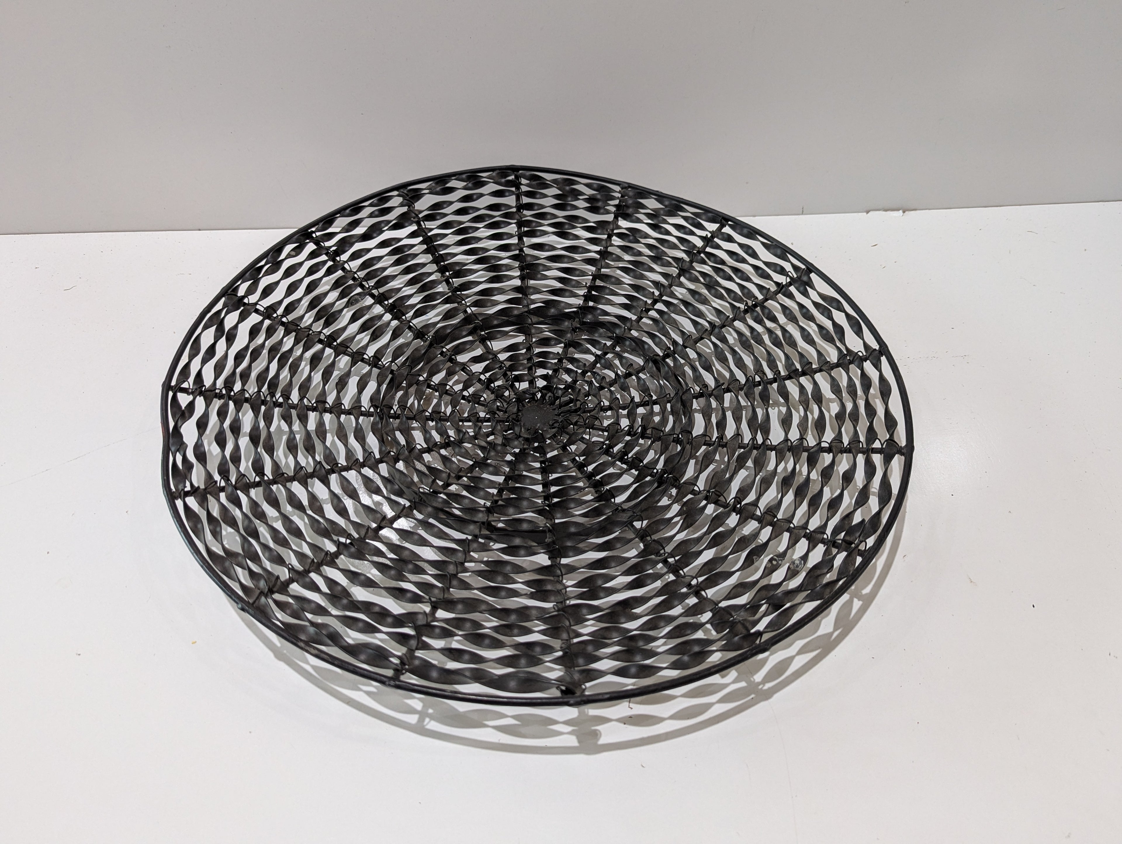 Decorative Black Wrought Iron Style Wire Fruit Bowl Centerpiece Basket Home Decor