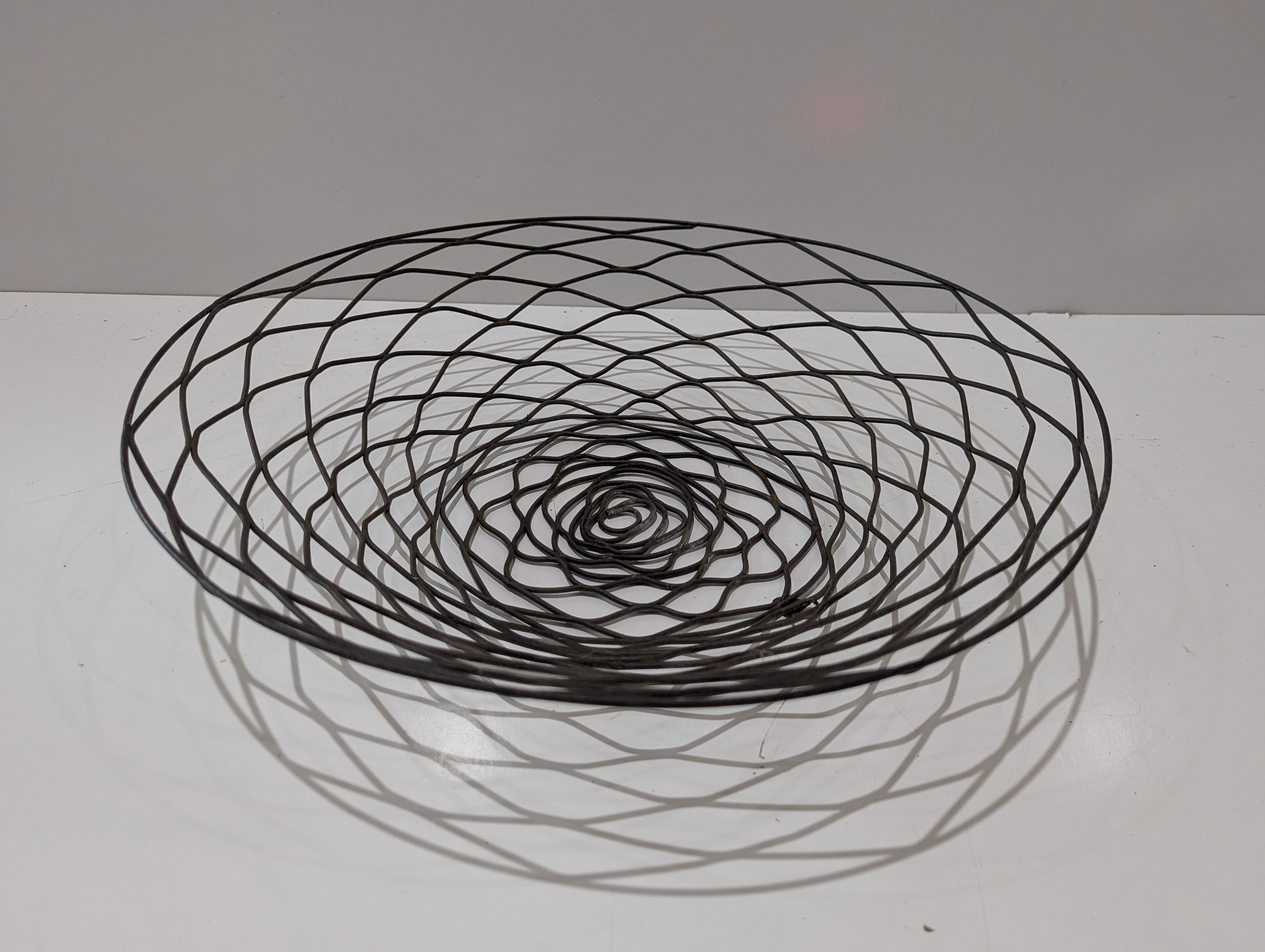 Decorative Black Wrought Iron Style Wire Fruit Bowl Centerpiece Basket Home Decor
