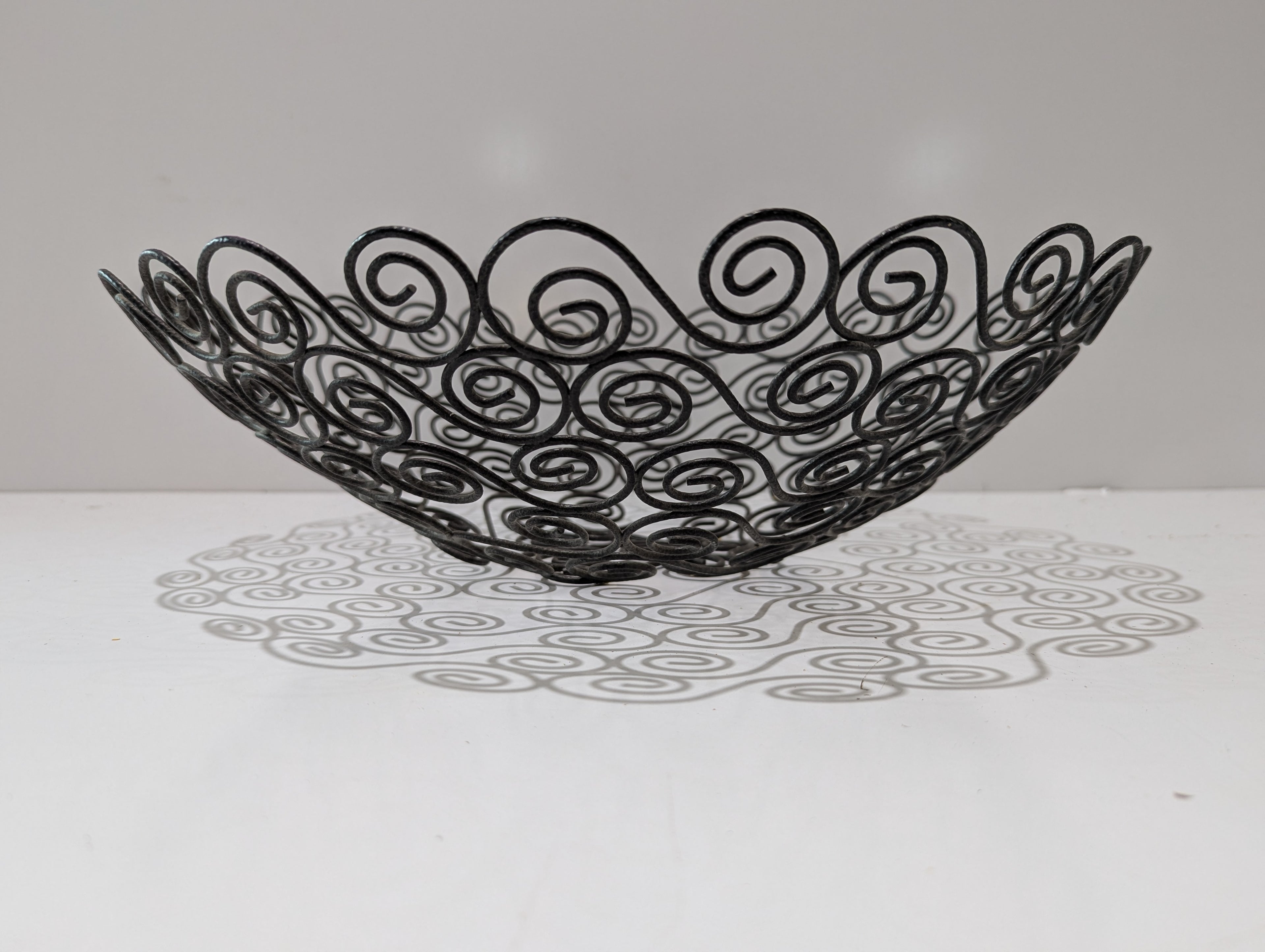 Decorative Black Wrought Iron Style Wire Fruit Bowl Centerpiece Basket Home Decor
