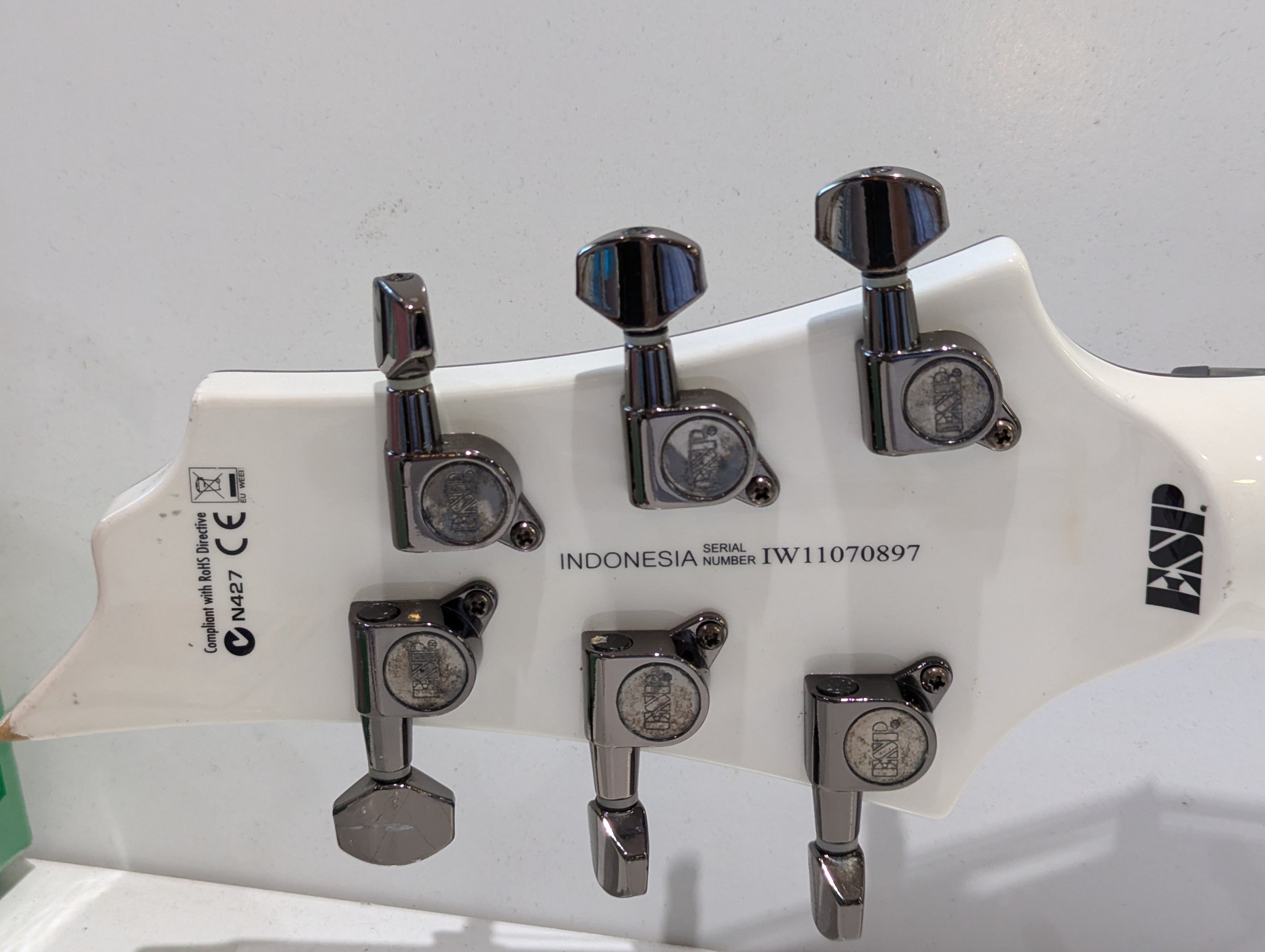 ESP LTD H-330NT White Electric Guitar EMG Pickups Indonesia IW11070897 Strap