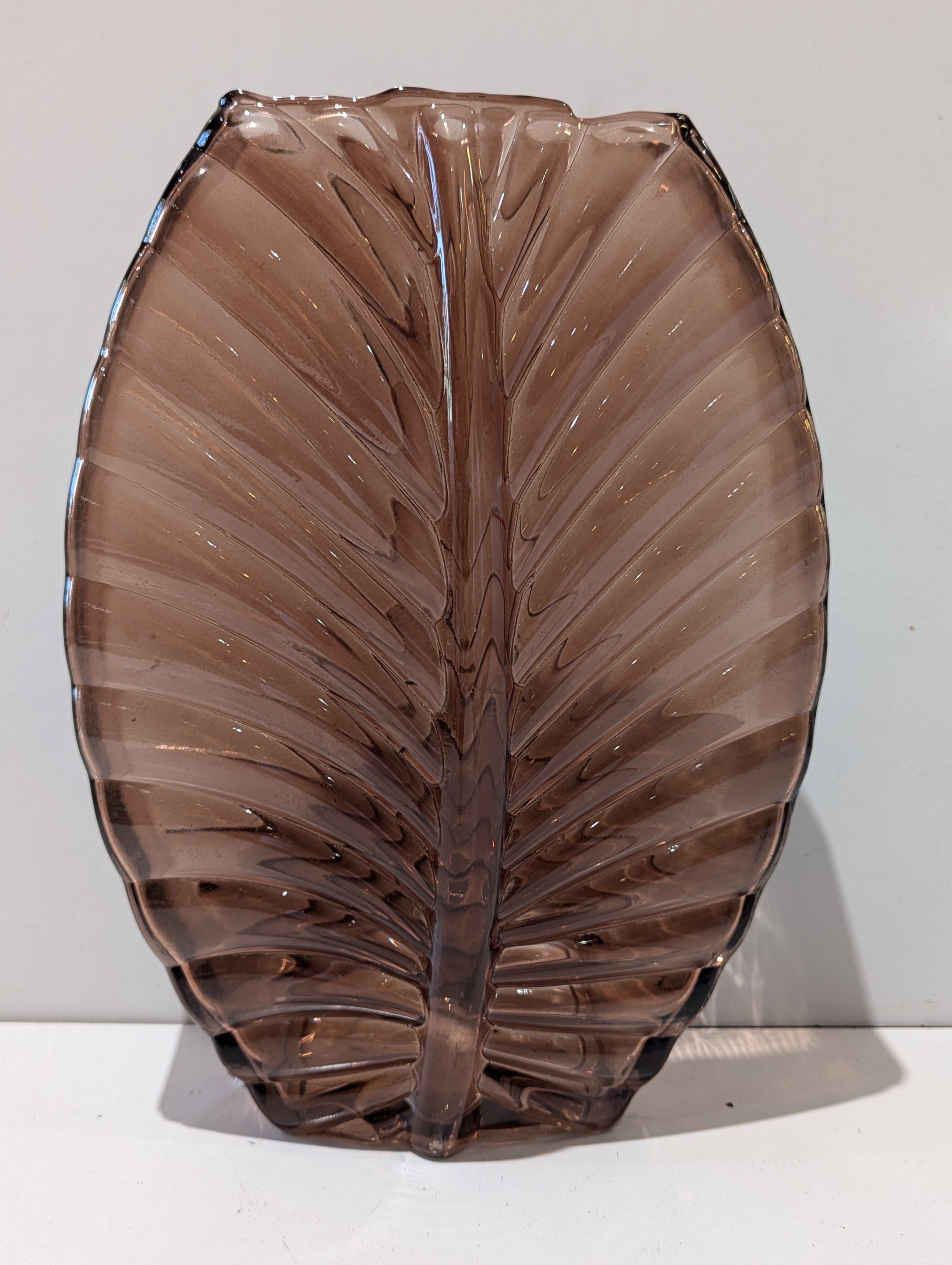 Vintage Purple Pressed Glass Leaf Shaped Decorative Serving Tray Vanity Dish Bowl