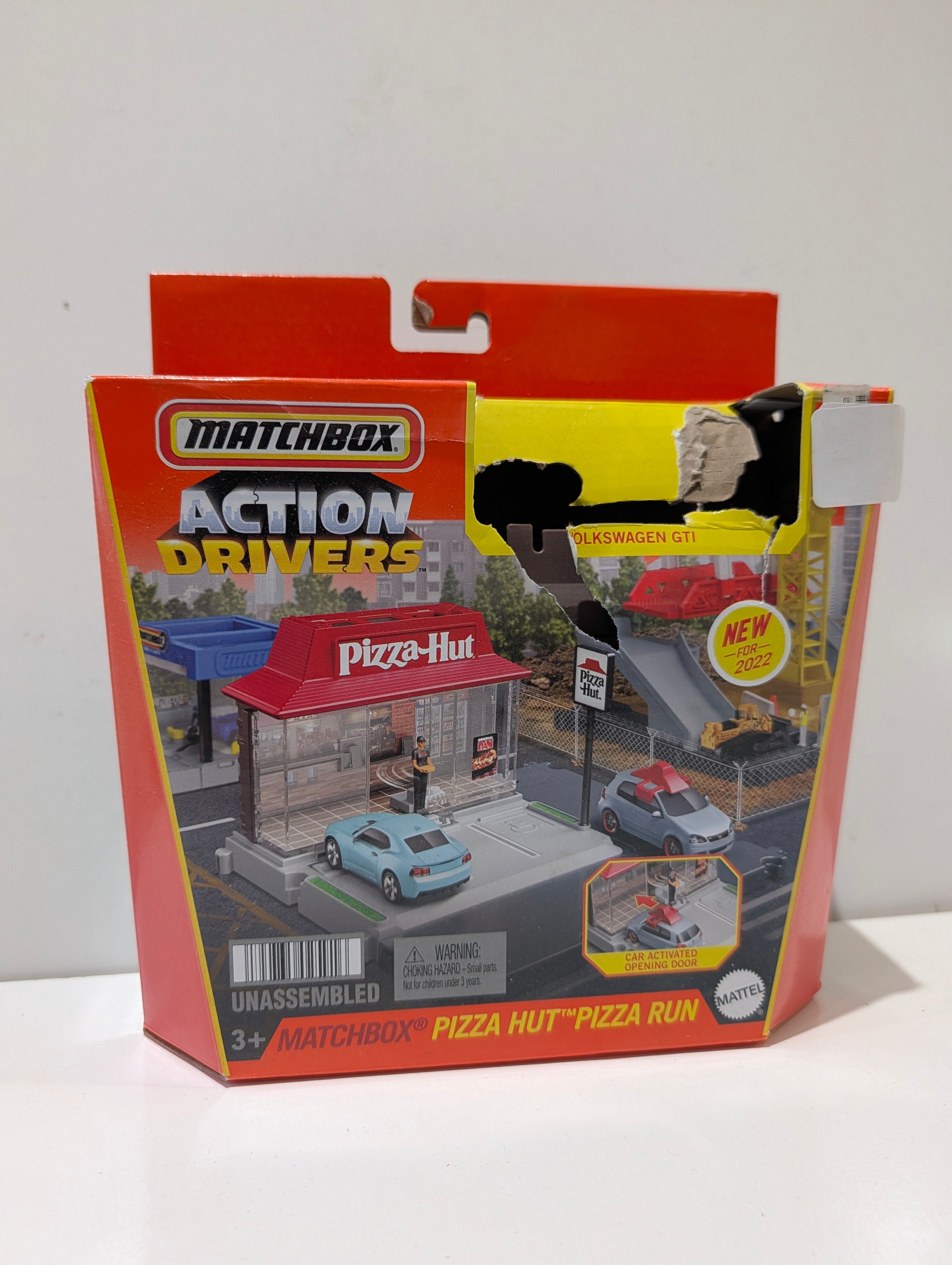 Matchbox Action Drivers Pizza Hut Pizza Run Playset Volkswagen GTI Mattel 2022